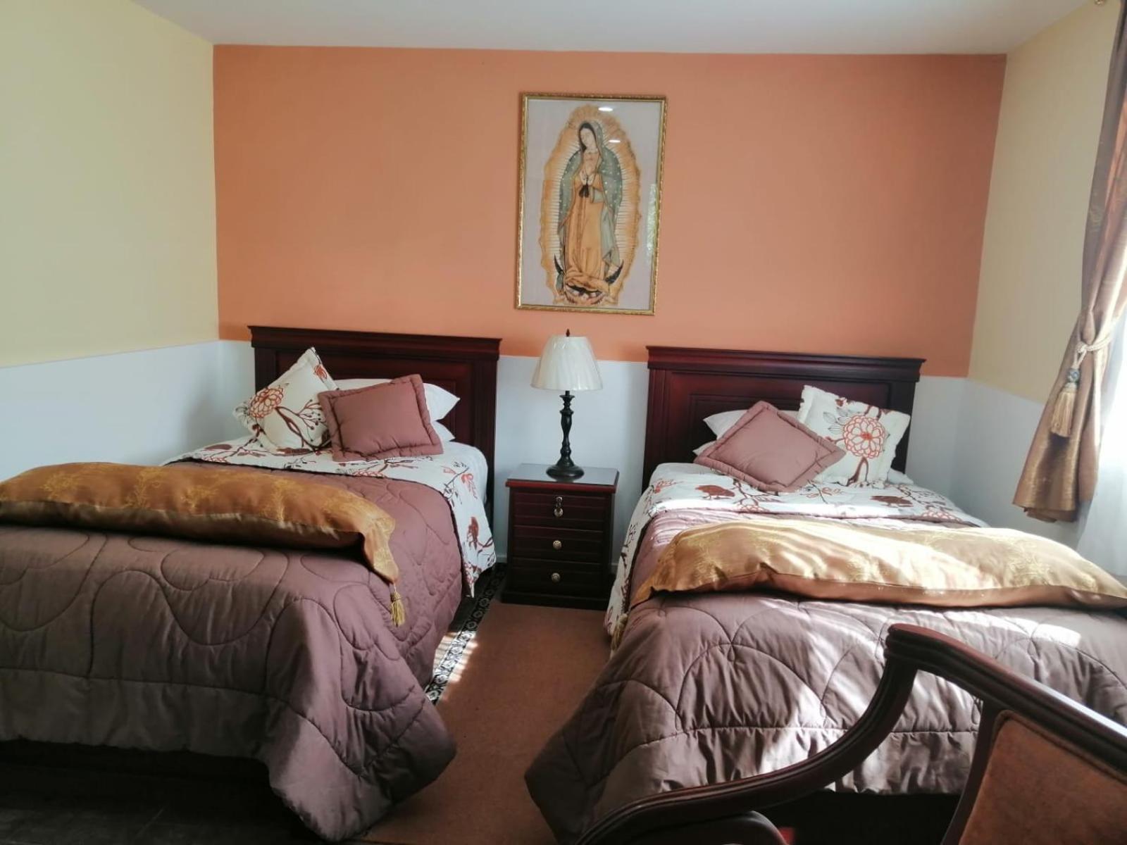 Standard Twin Room with Shared Bathroom photo 3