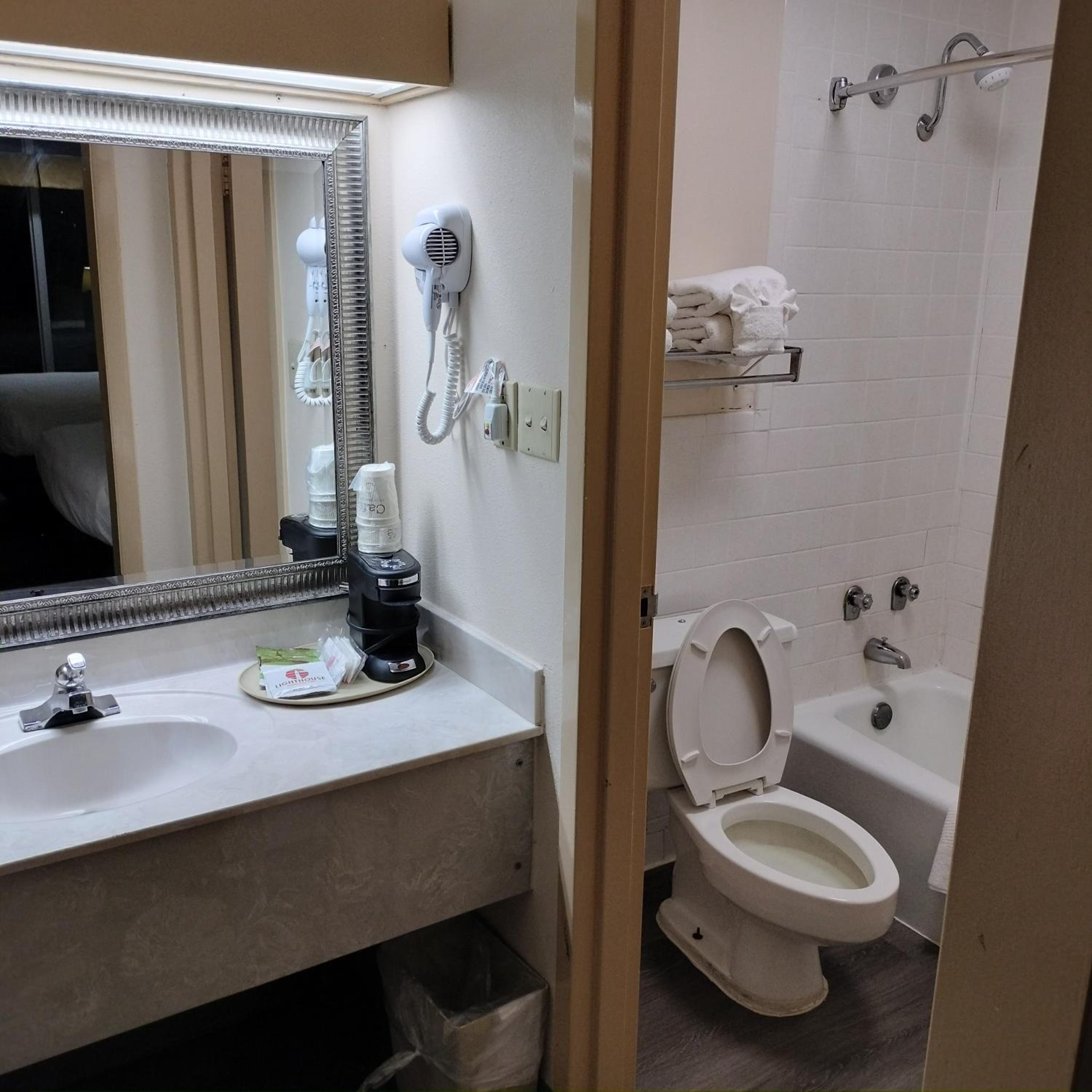 Room With Two Double Beds - Mobility Access/Non-Smoking - Photo 6