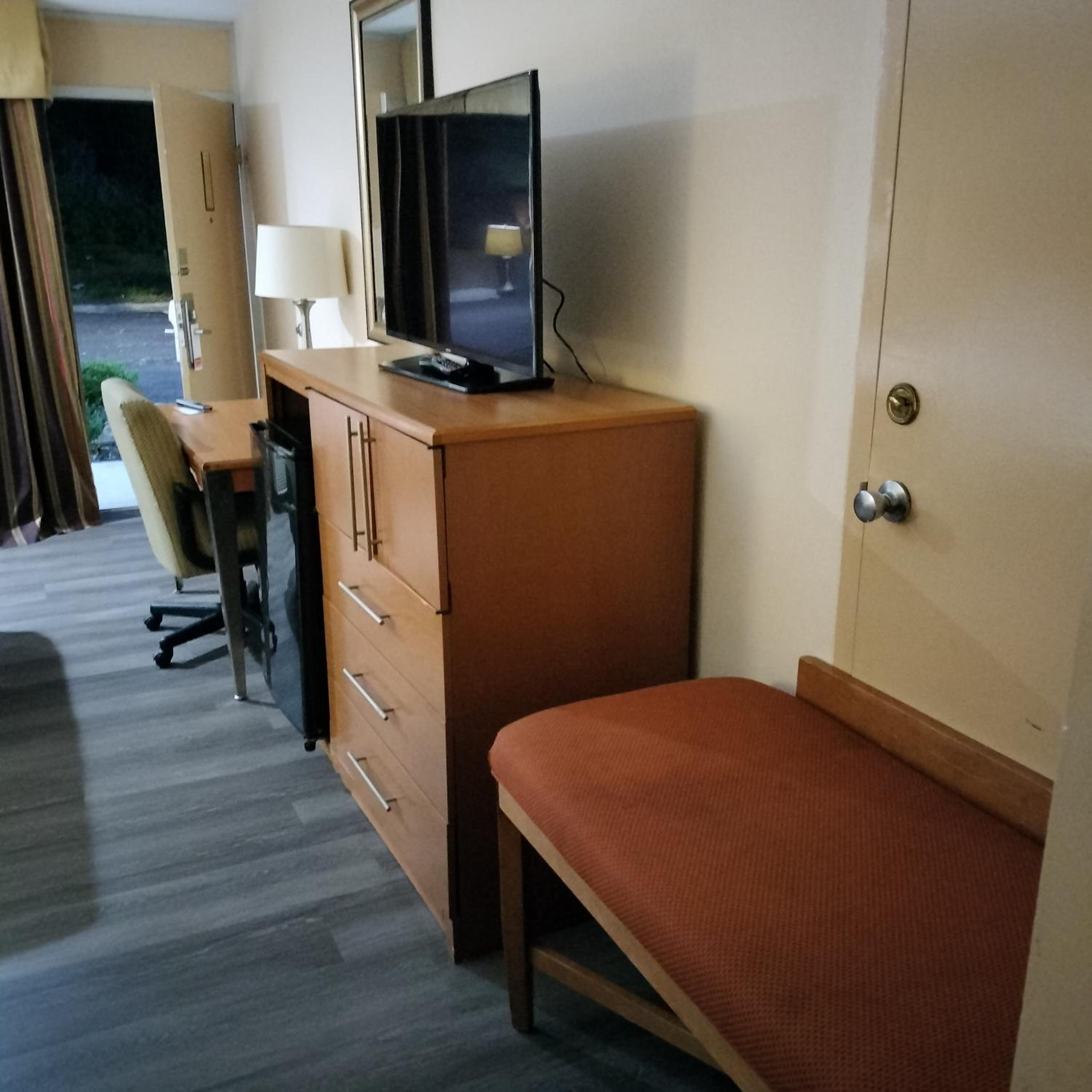 Room With Two Double Beds - Mobility Access/Non-Smoking - Photo 7