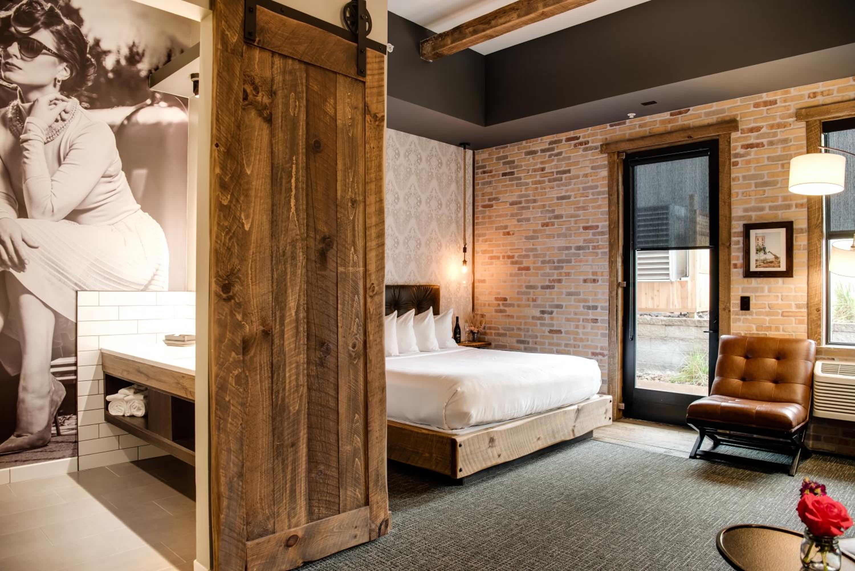 King Room with Balcony - Photo 1