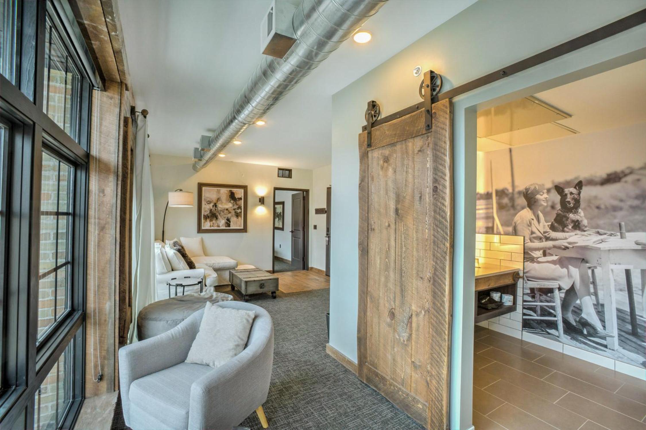 Junior Suite with Balcony - Photo 4