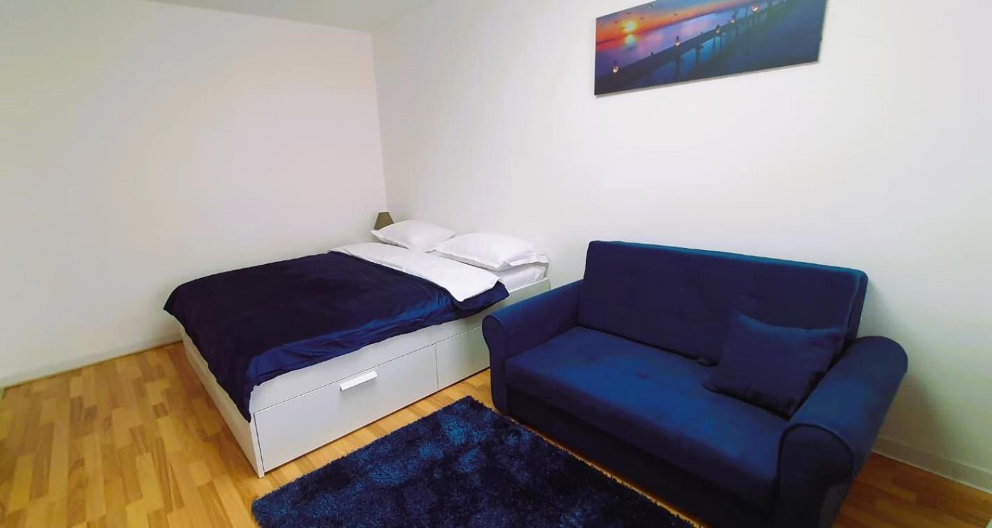 One-Bedroom Apartment photo 1