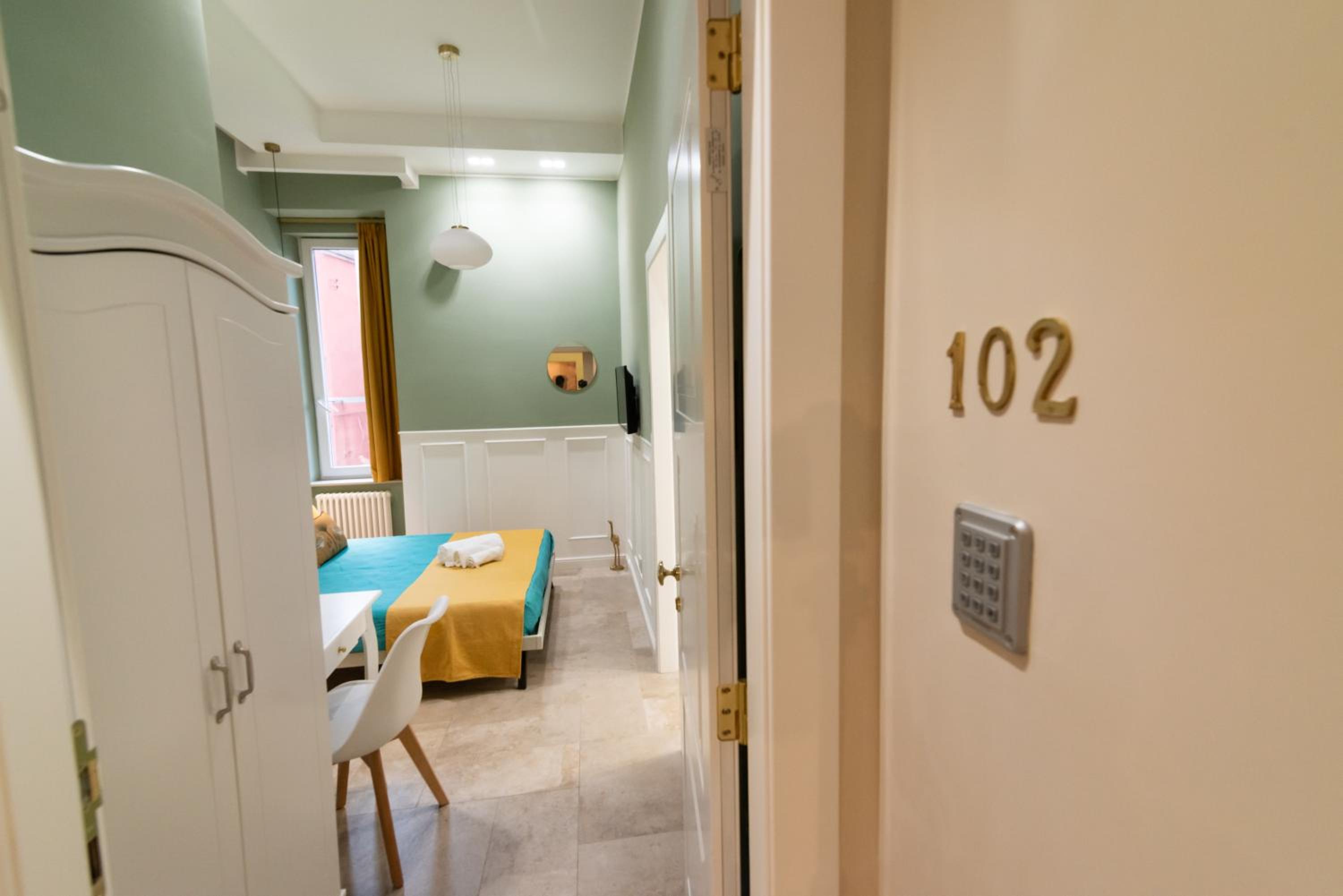 Double Room (1 Adult + 1 Child)
