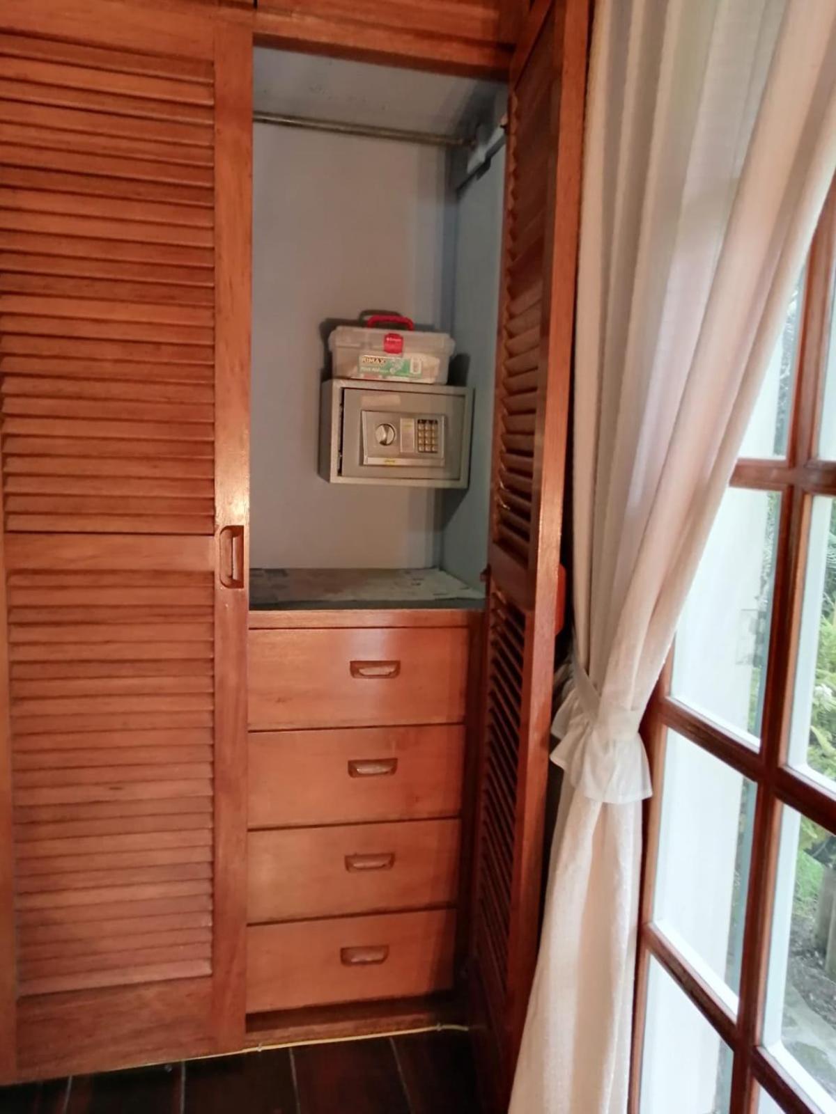 Standard Twin Room with Shared Bathroom