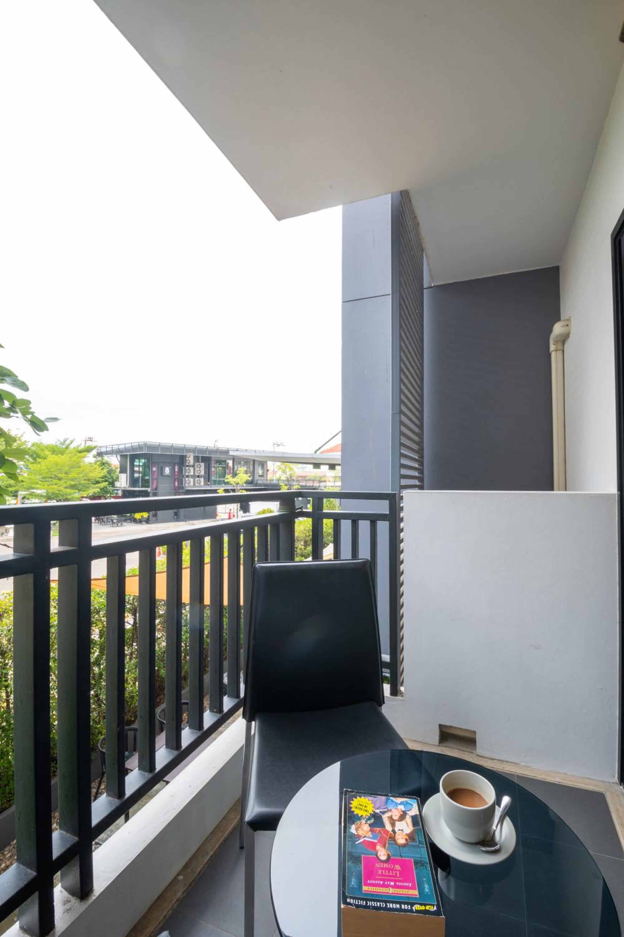 Deluxe Double Room with Balcony photo 3
