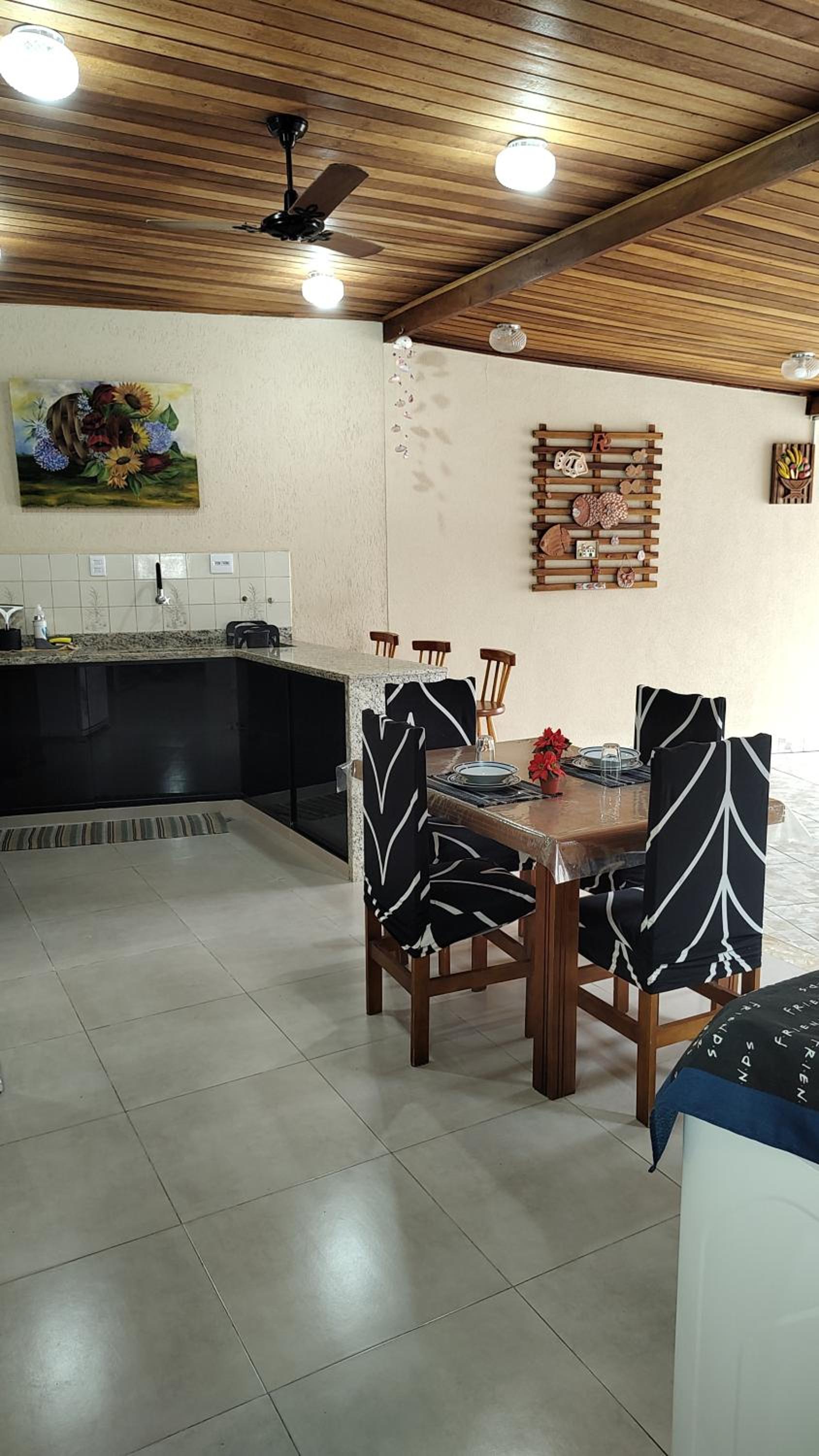 Family Room with Private Bathroom - Photo 4