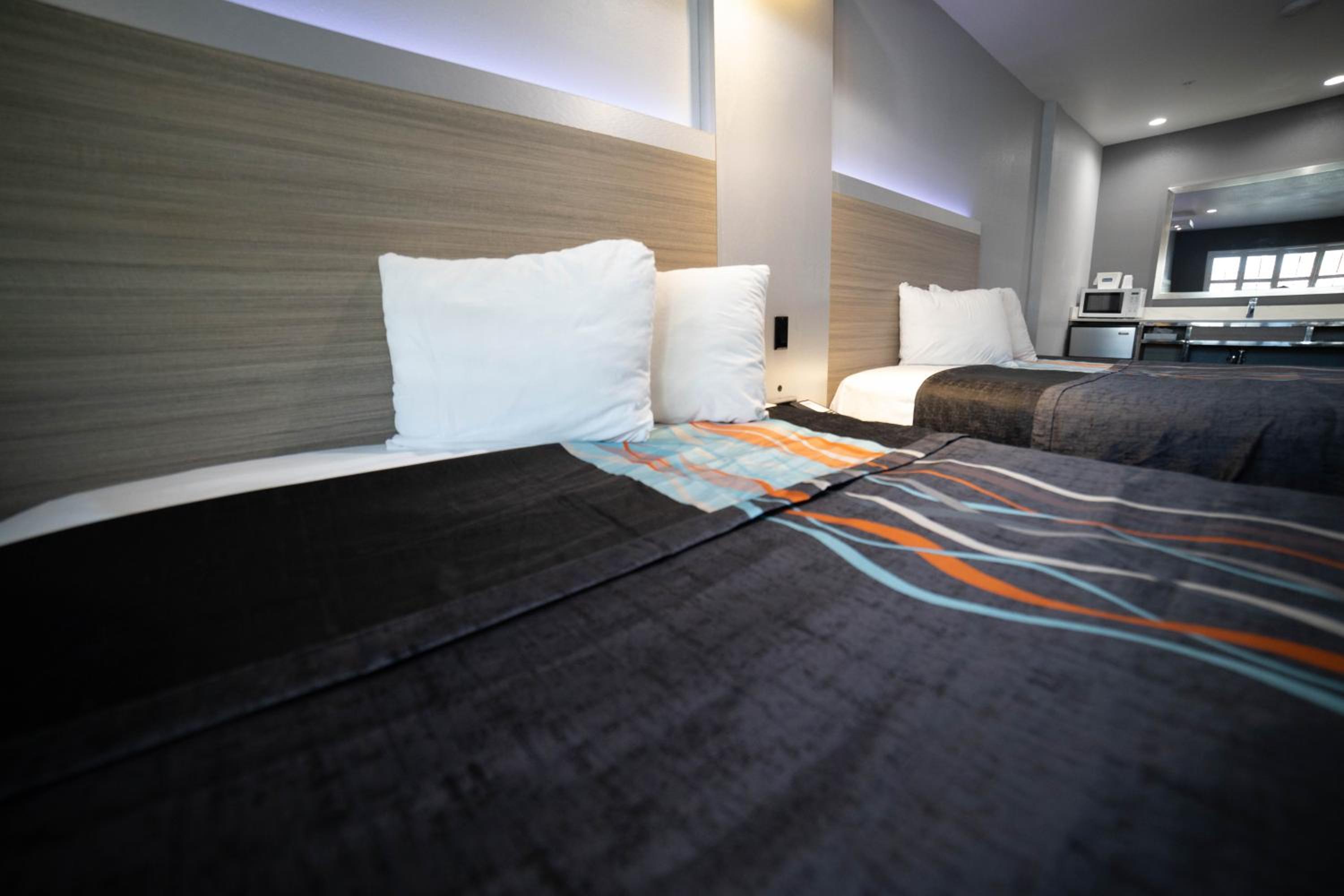 Queen Room with Two Queen Beds - Non-Smoking photo 1