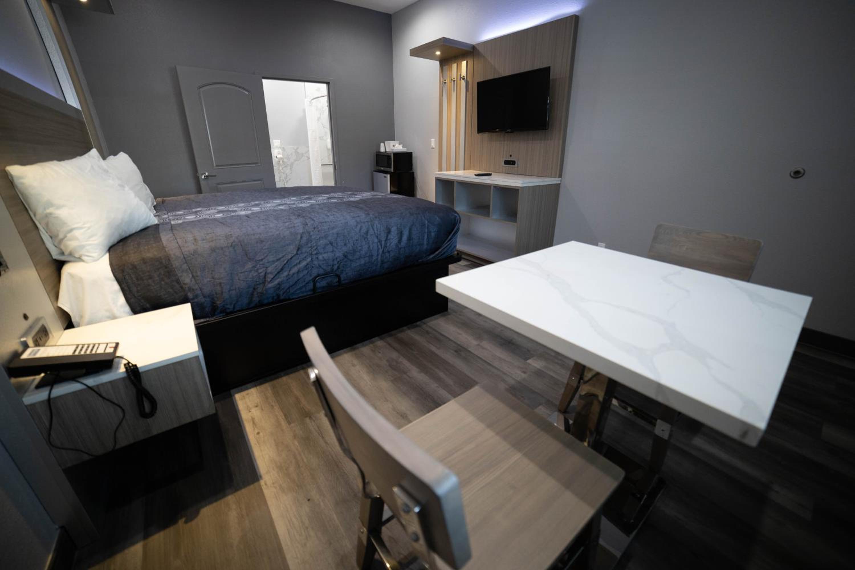 King Room - Disability Access/Non-Smoking photo 1