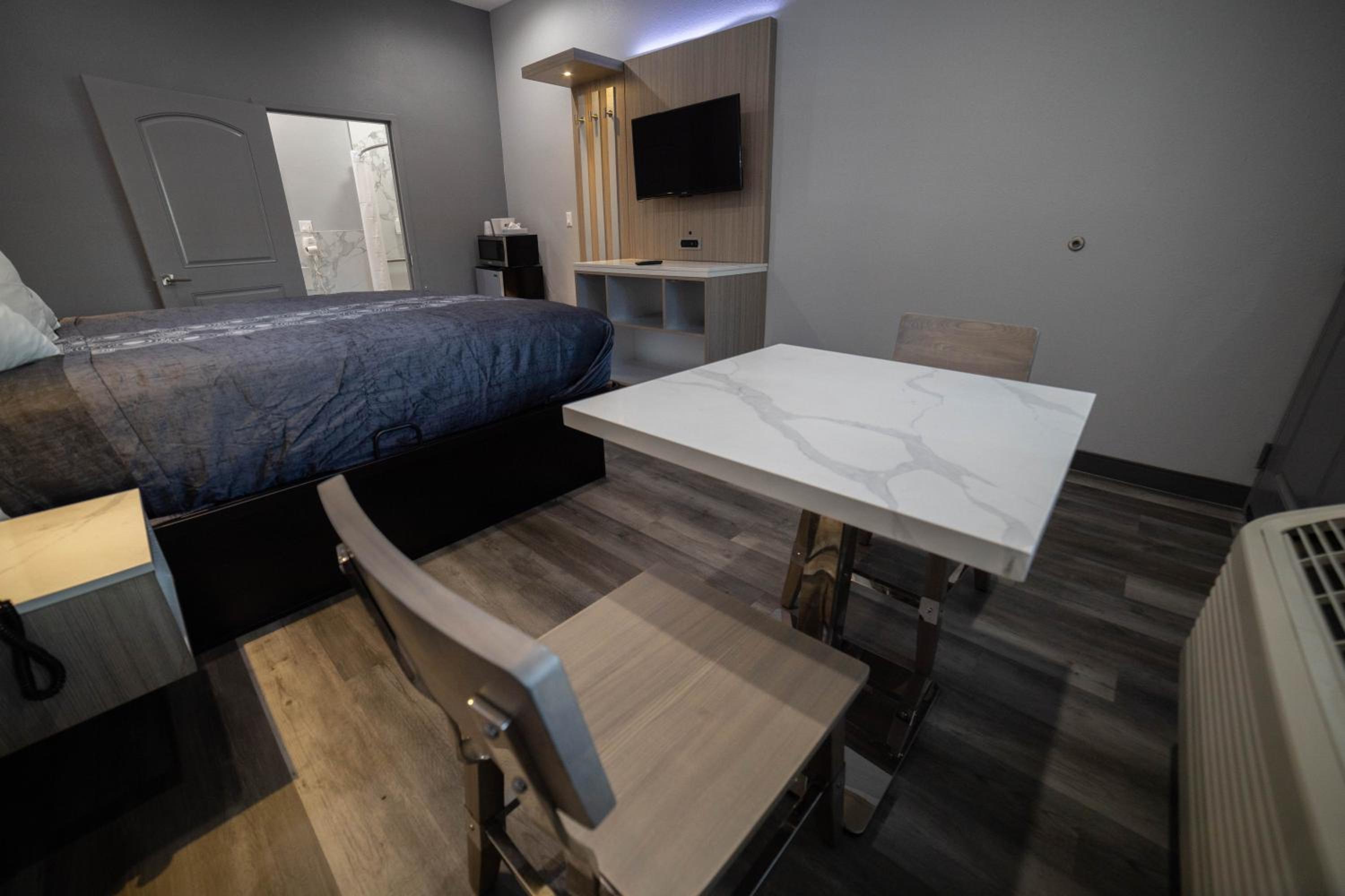 King Room - Disability Access/Non-Smoking photo 3
