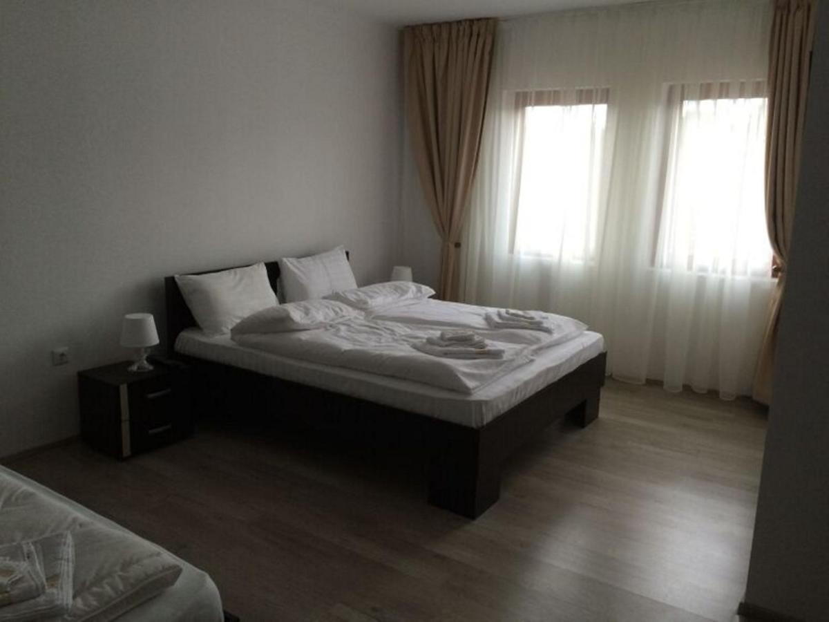 Triple Room with Private Bathroom photo 2