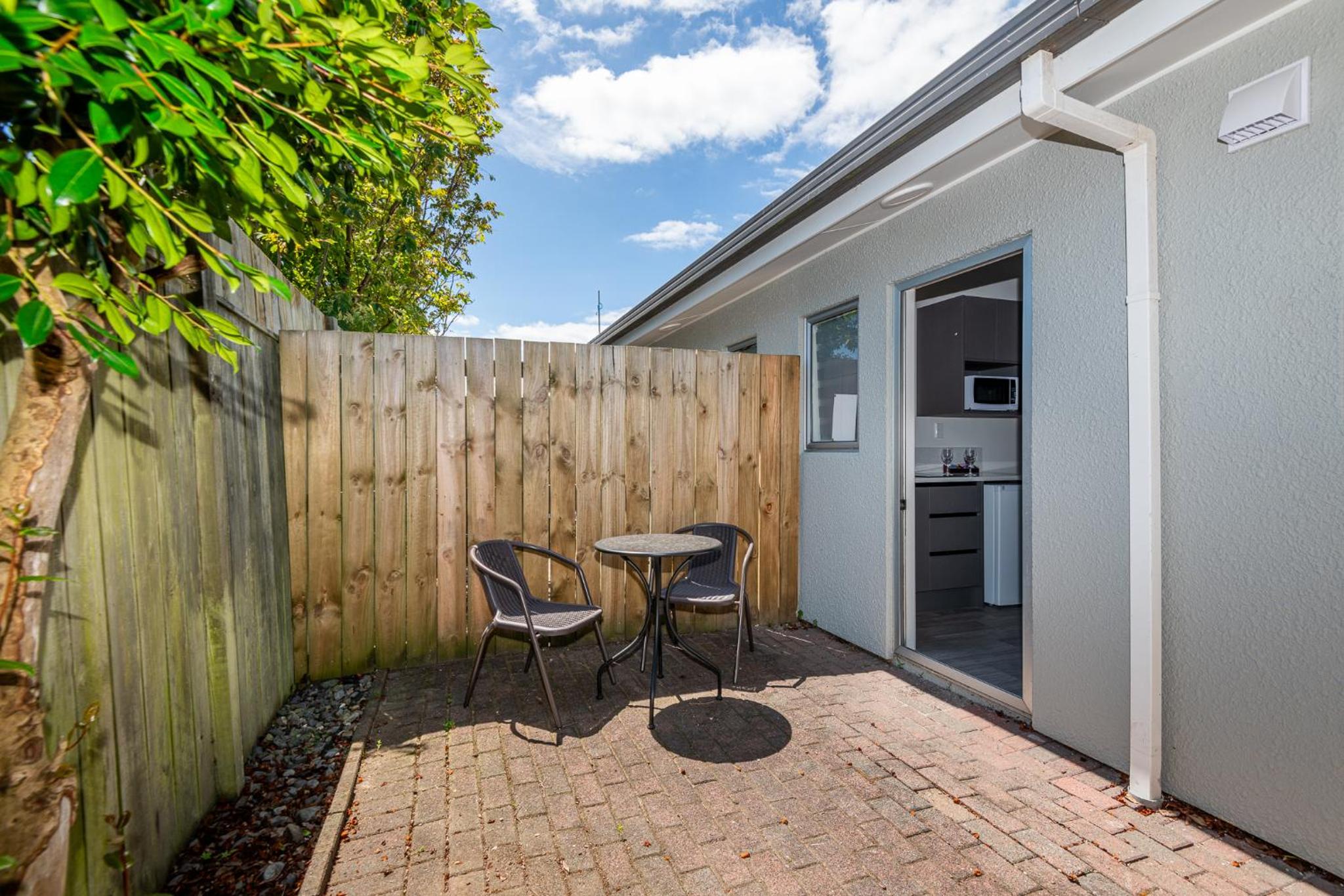 Executive Studio with Patio and Kitchen - Photo 9