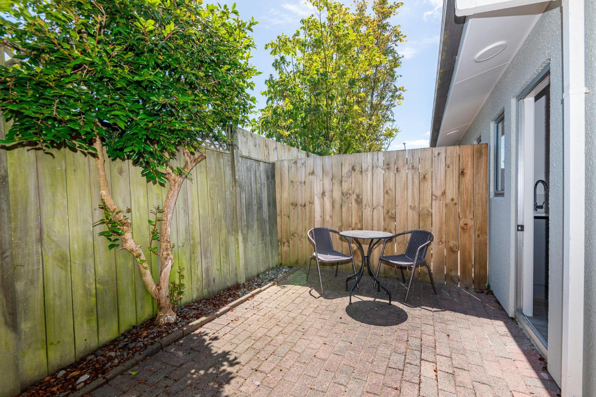 Executive Studio with Patio and Kitchen - Photo 10