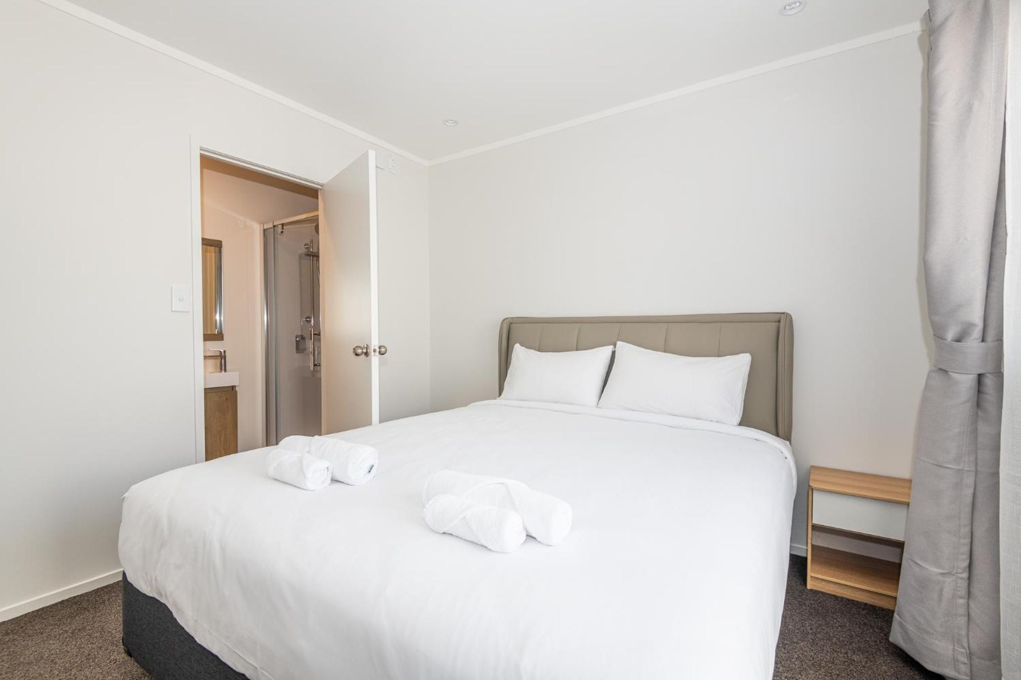 Luxury Two-Bedroom Suite with Spa Bath - Photo 6