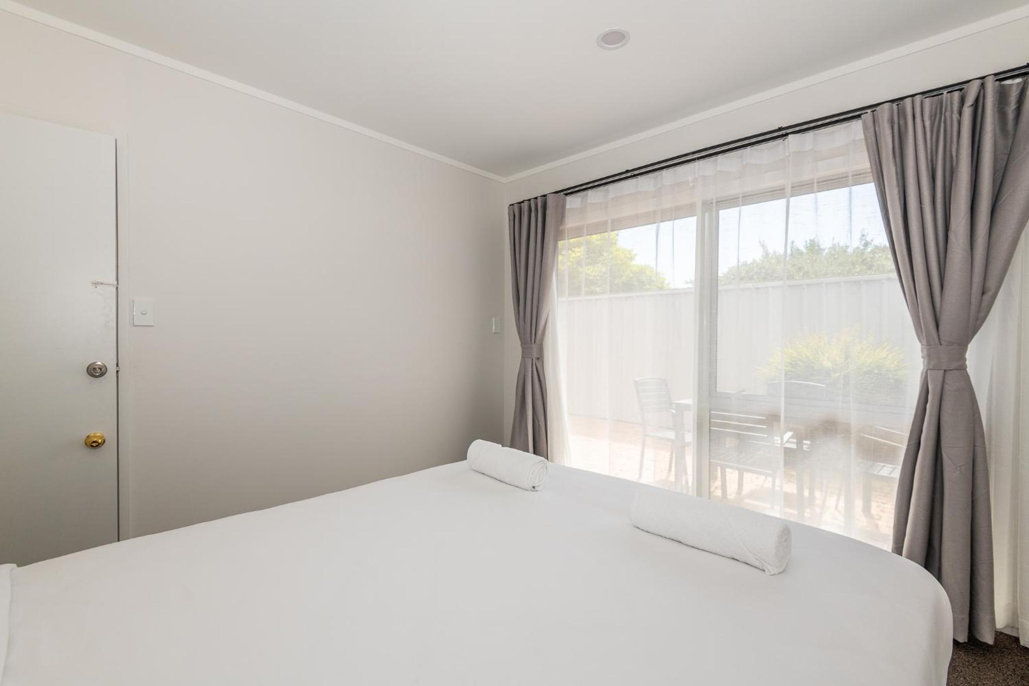 Luxury Two-Bedroom Suite with Spa Bath - Photo 9