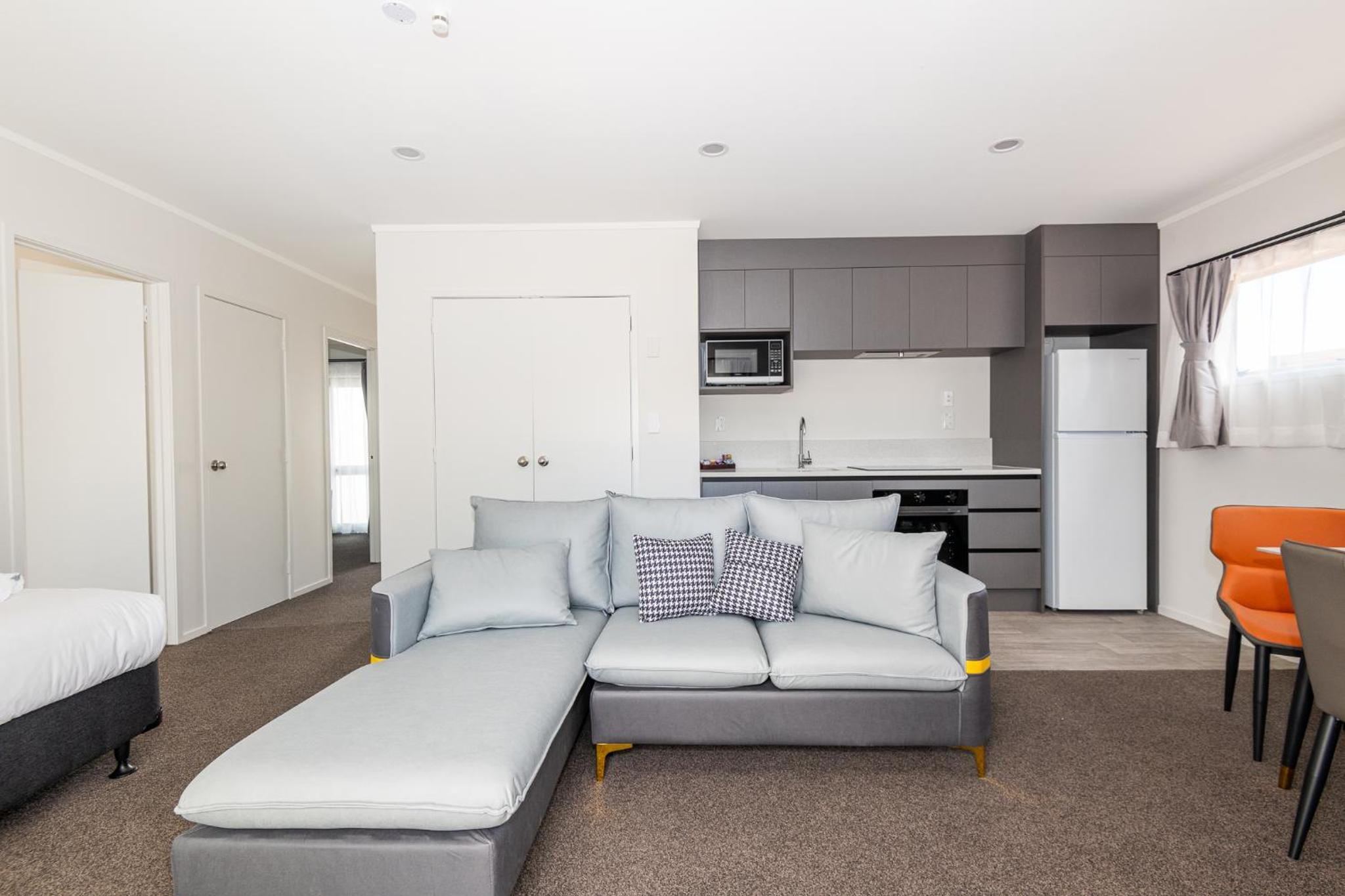 Luxury Two-Bedroom Suite with Spa Bath - Photo 16