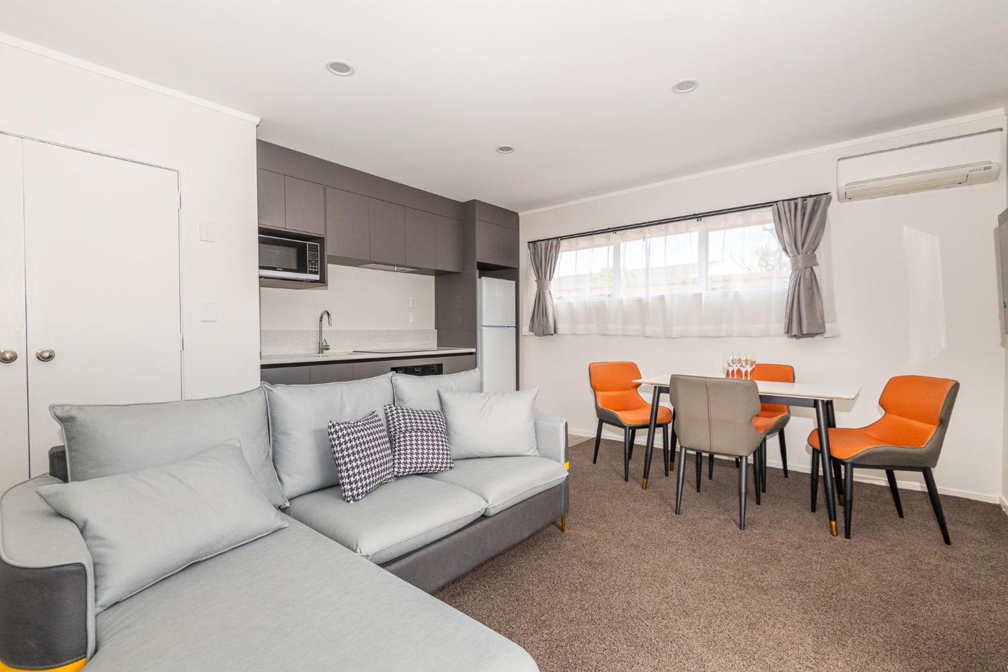 Luxury Two-Bedroom Suite with Spa Bath - Photo 18