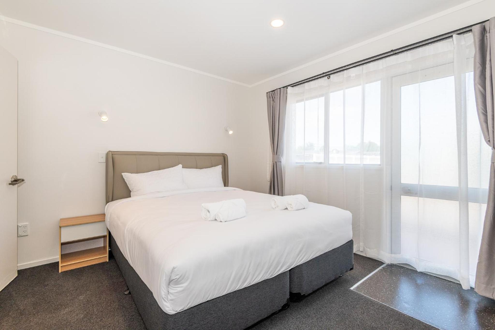 Luxury Two-Bedroom Suite with Spa Bath - Photo 14