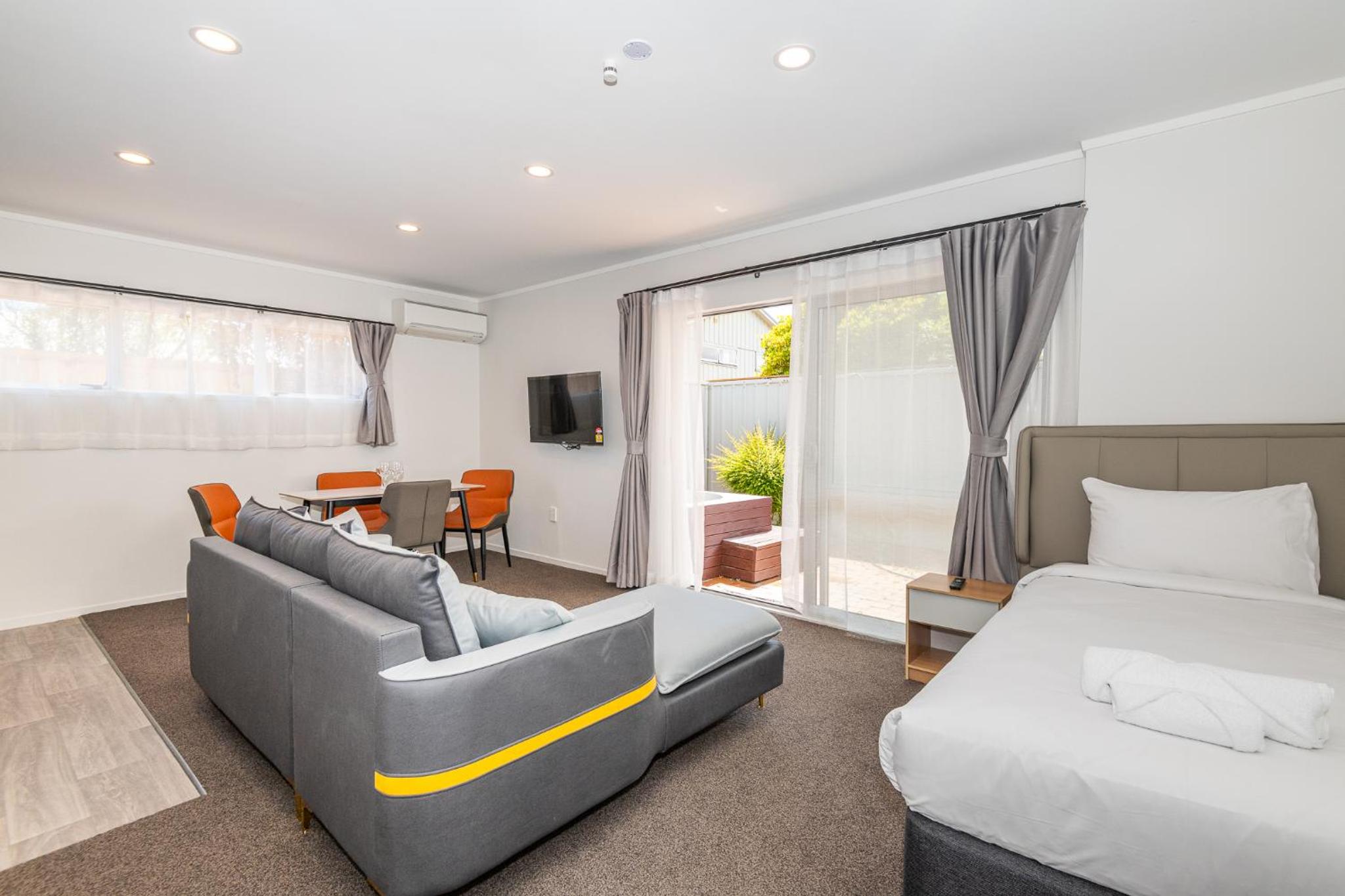 Luxury Two-Bedroom Suite with Spa Bath - Photo 13