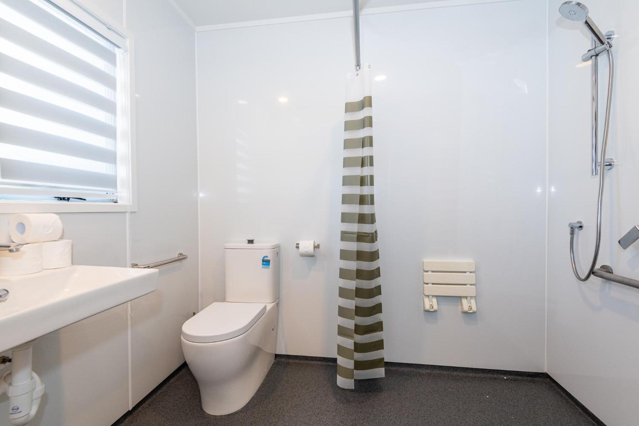 Standard Two-Bedroom Suite with Spa Bath - Photo 7