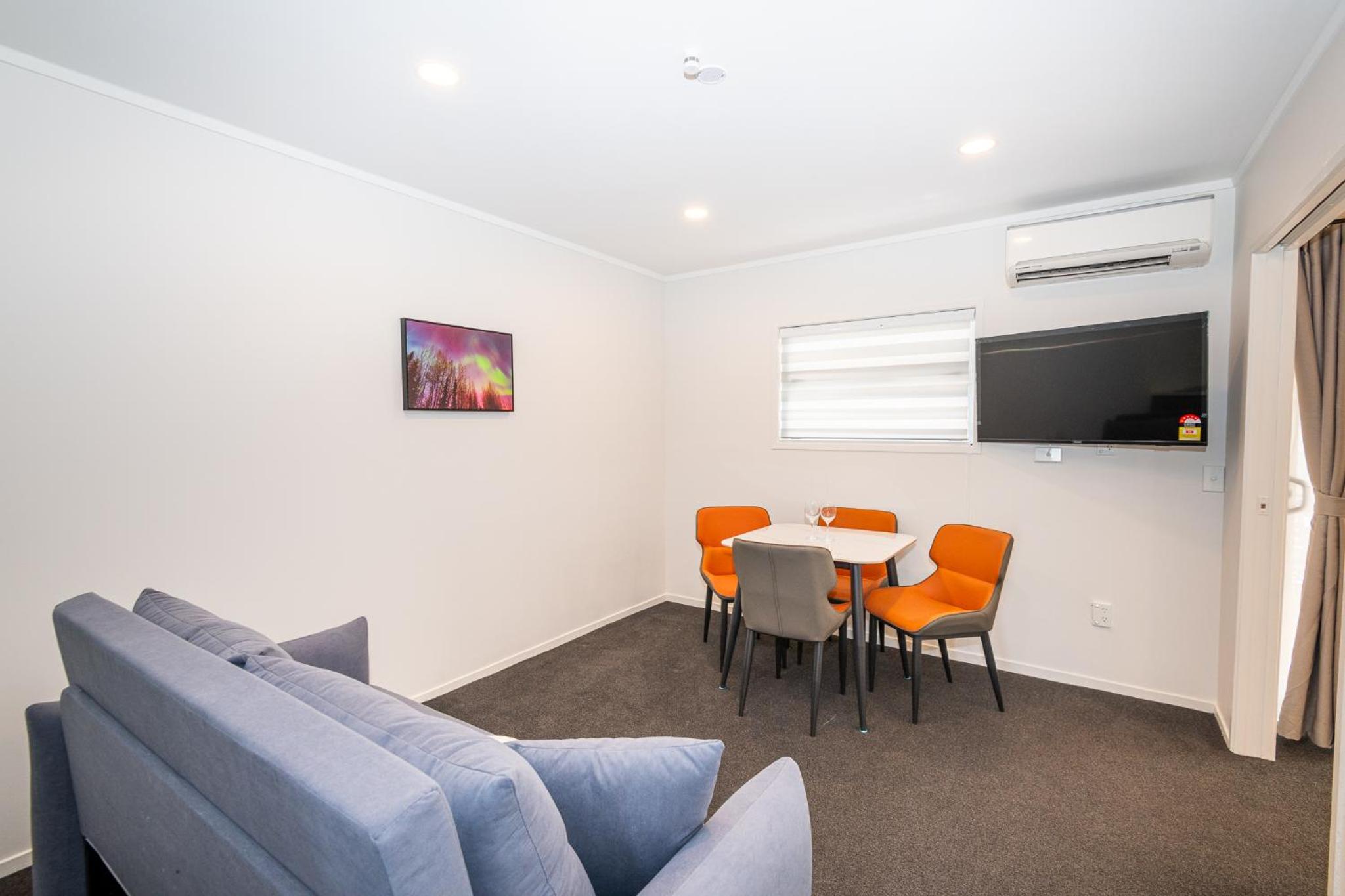 Standard Two-Bedroom Suite with Spa Bath - Photo 5