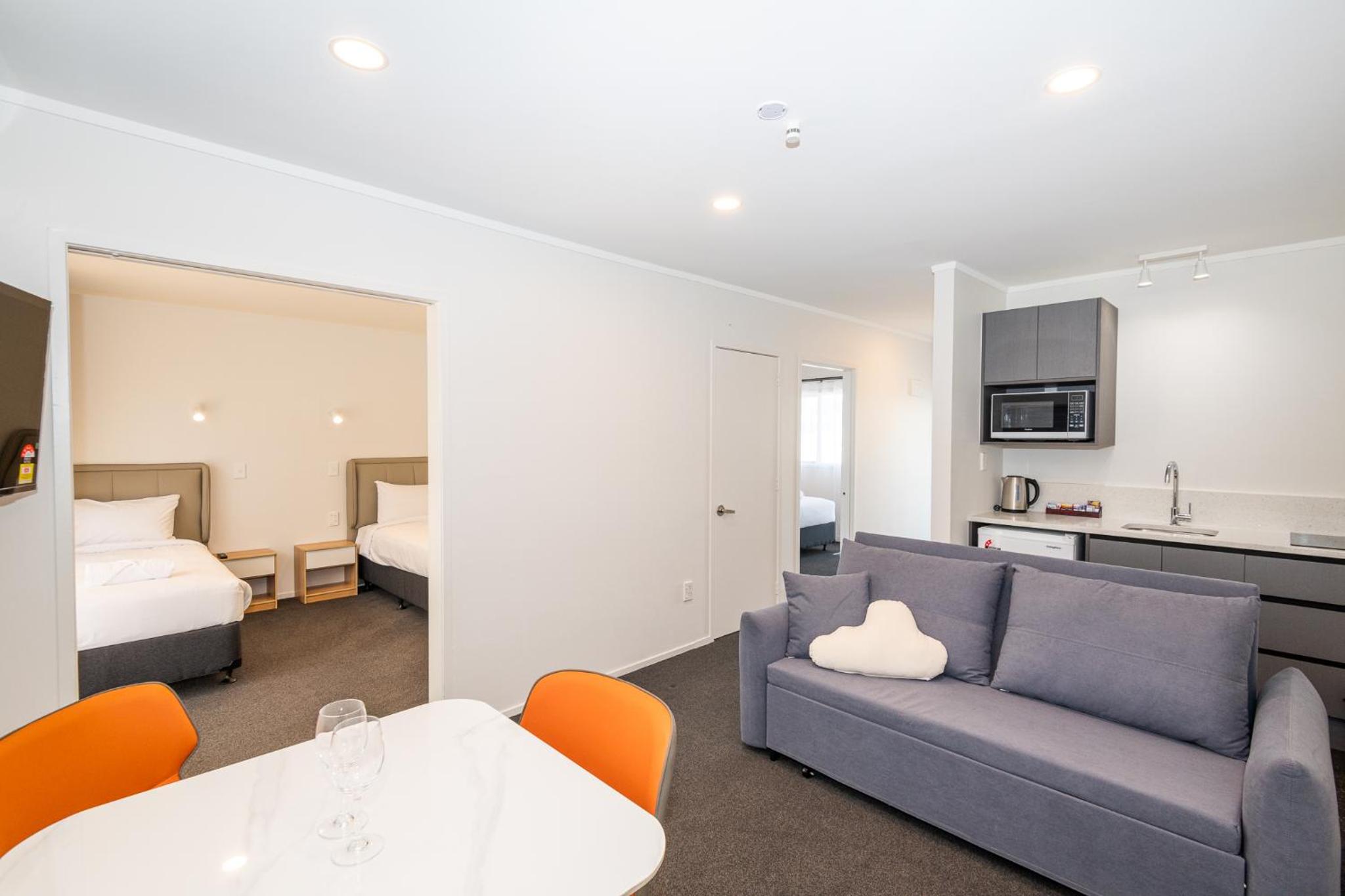 Standard Two-Bedroom Suite with Spa Bath - Photo 12