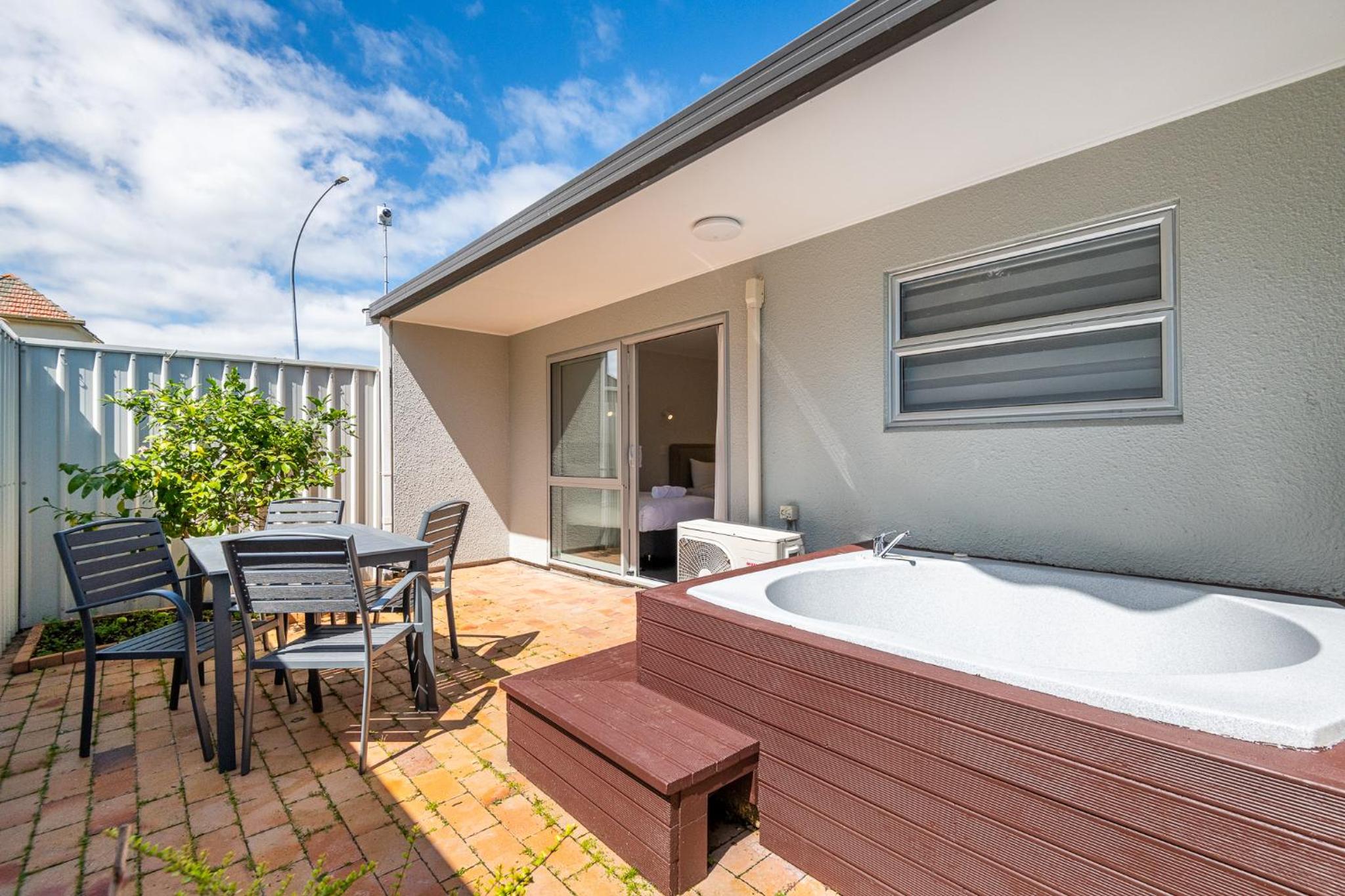 Standard Two-Bedroom Suite with Spa Bath - Photo 10