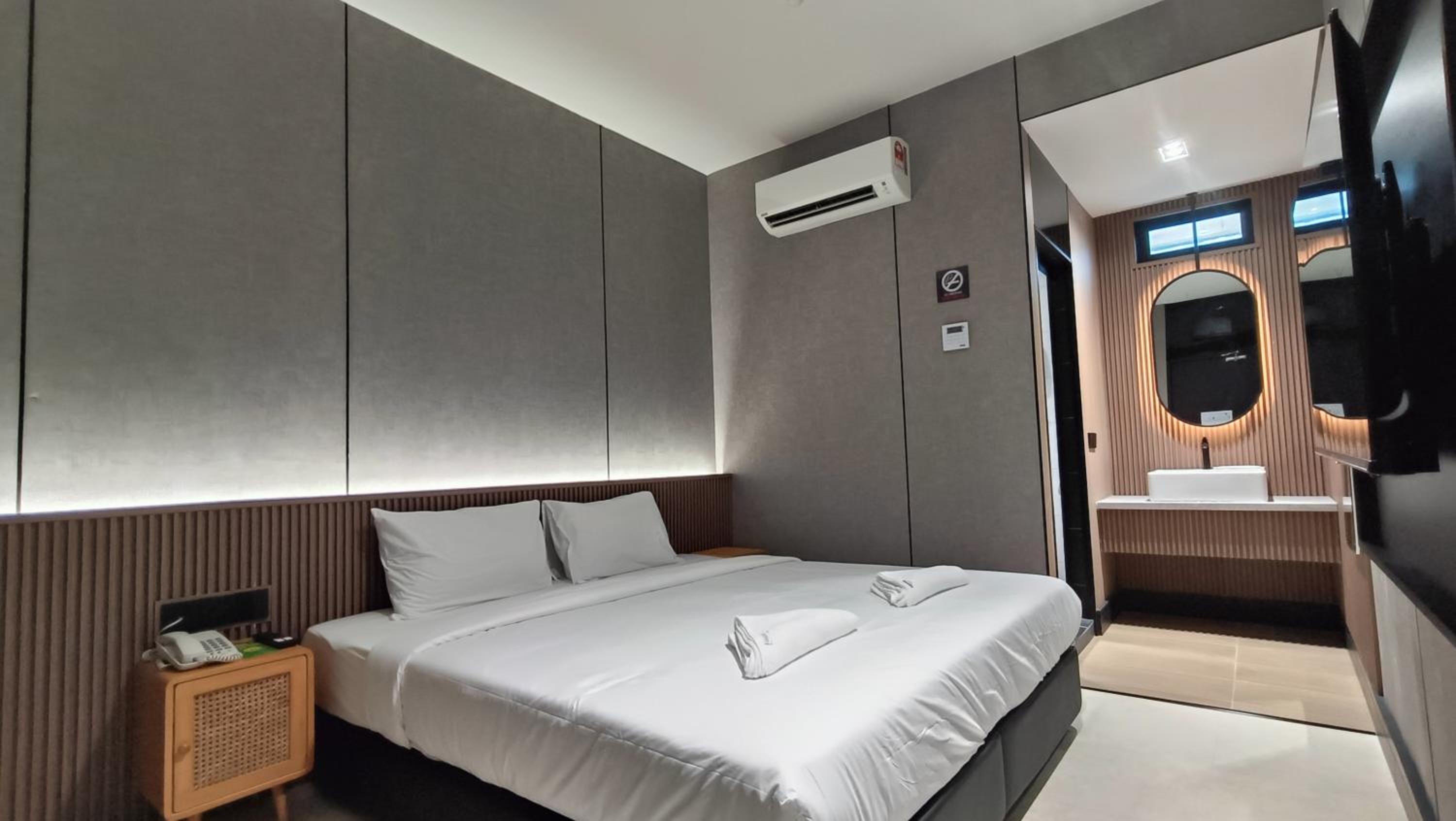 Deluxe Double Room without Window