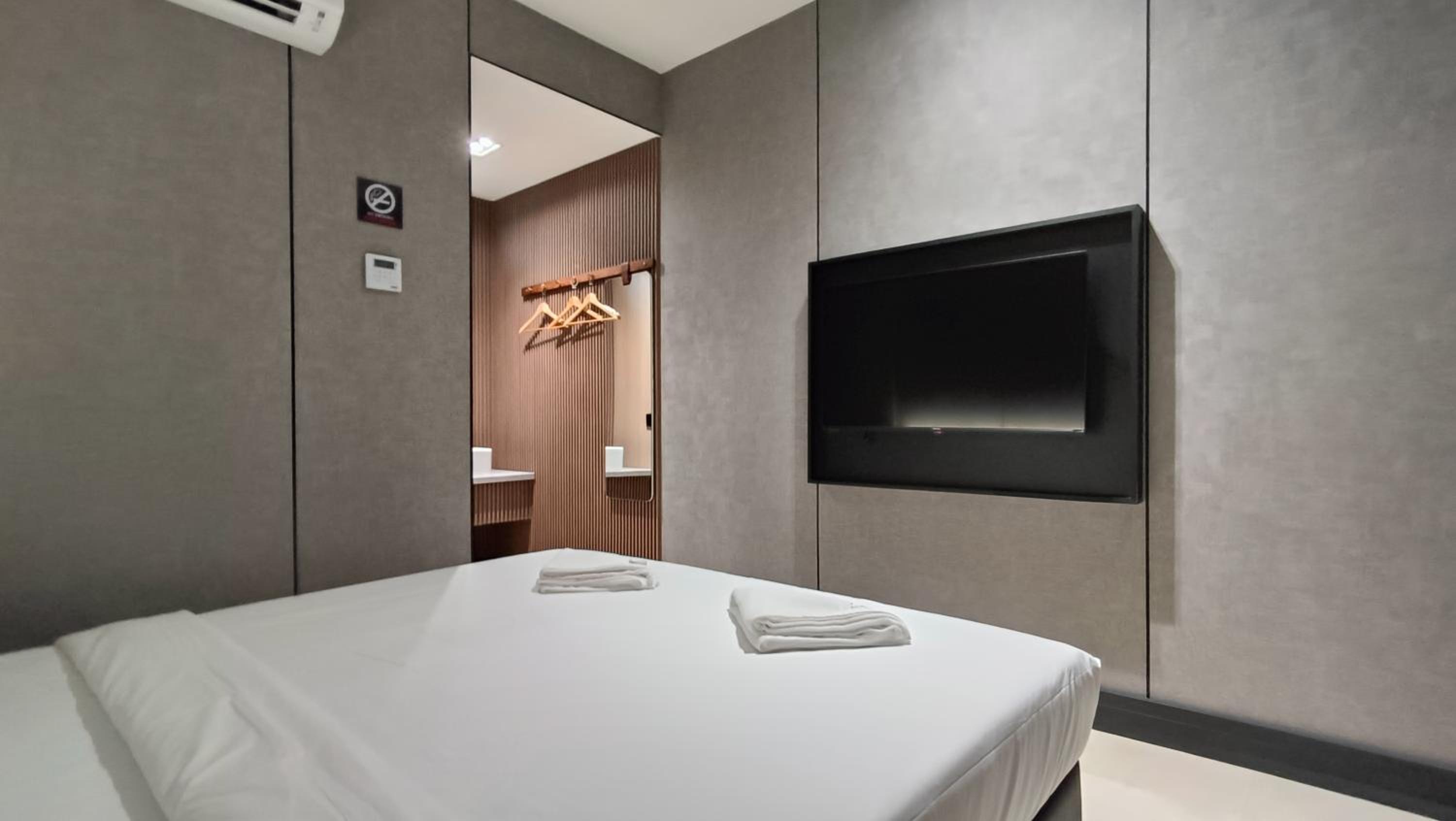 Deluxe Double Room without Window  photo 3
