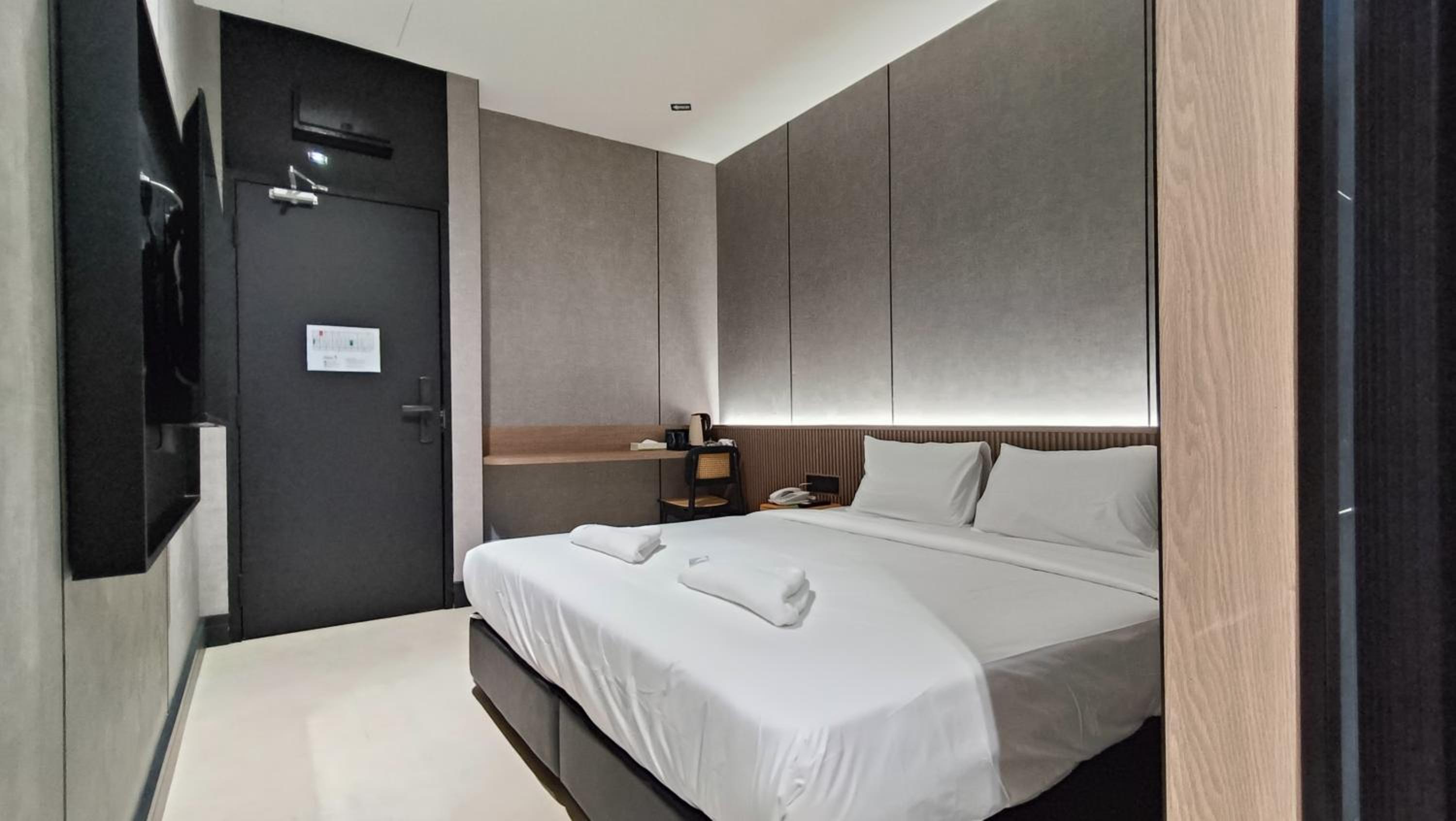 Deluxe Double Room without Window  photo 2