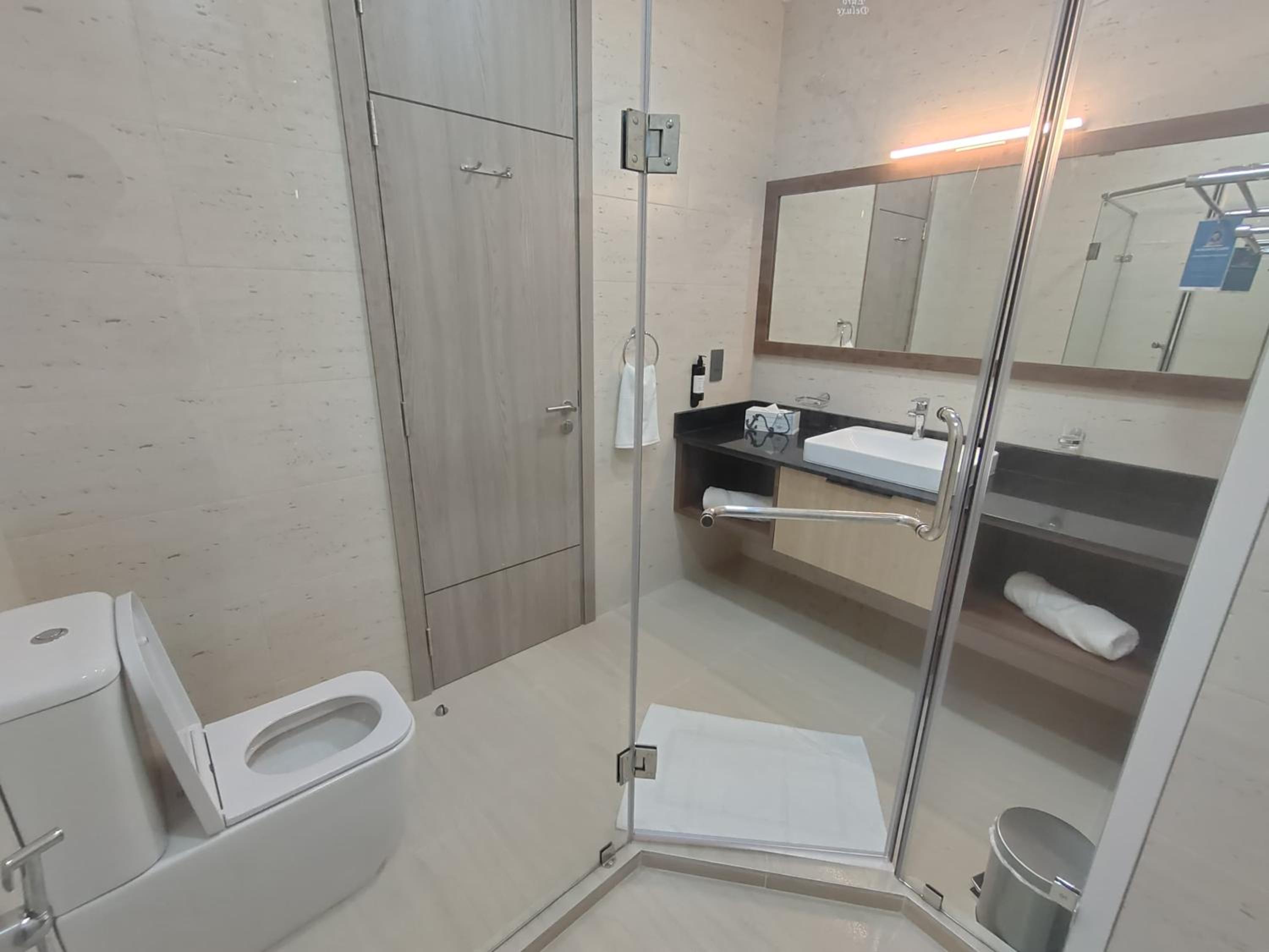 Deluxe Double Room with Balcony photo 3