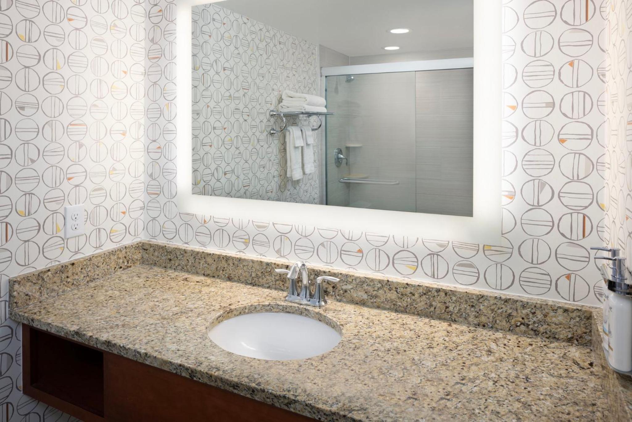 Standard King Room - Pet Friendly - Photo 2