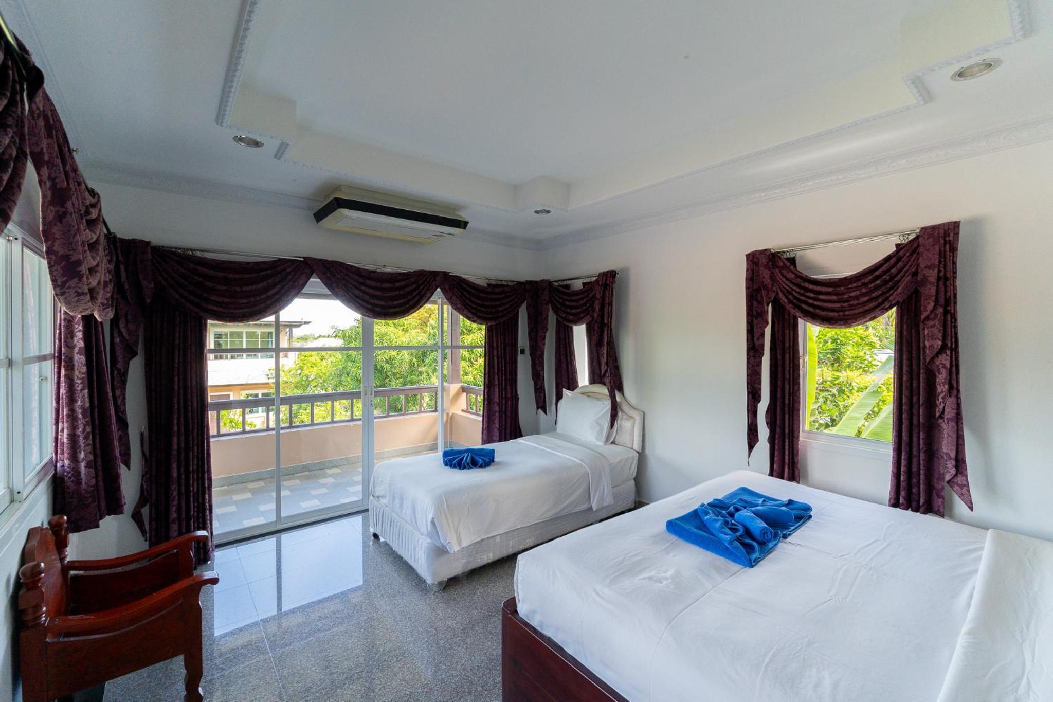 Four-Bedroom House photo 2