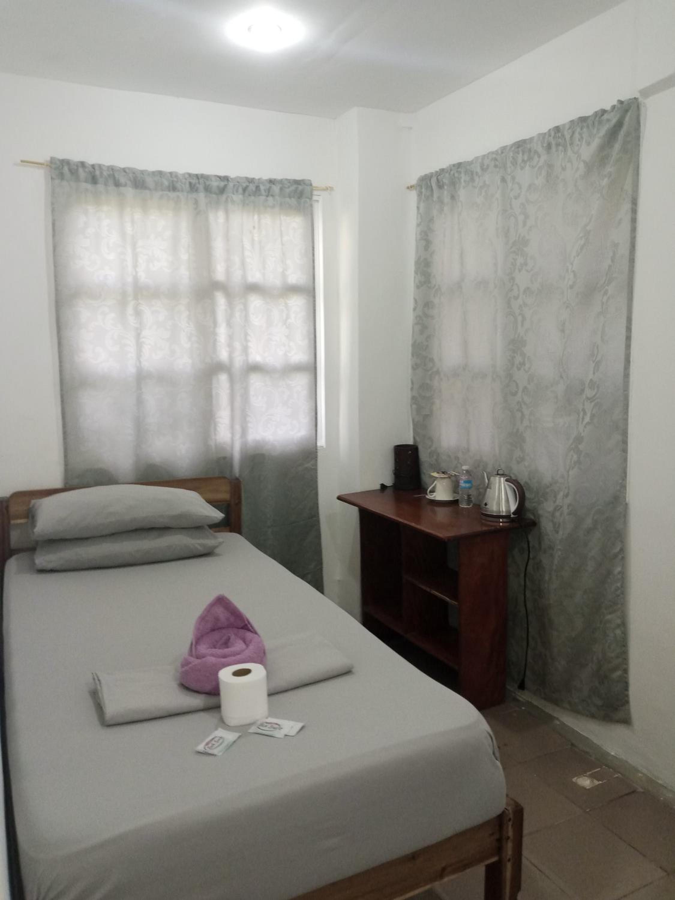 Single Room with Bathroom photo 1