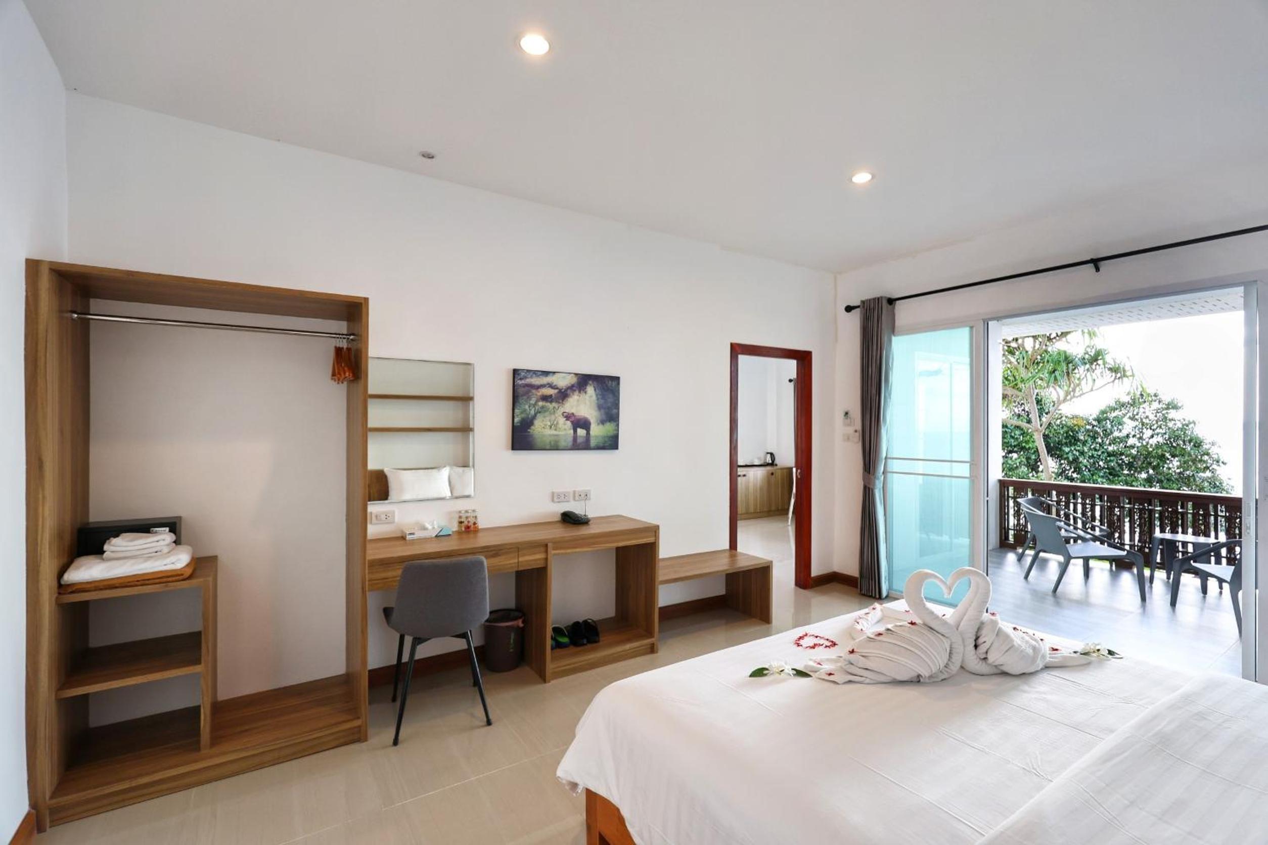 Family Room with Sea View - Photo 11