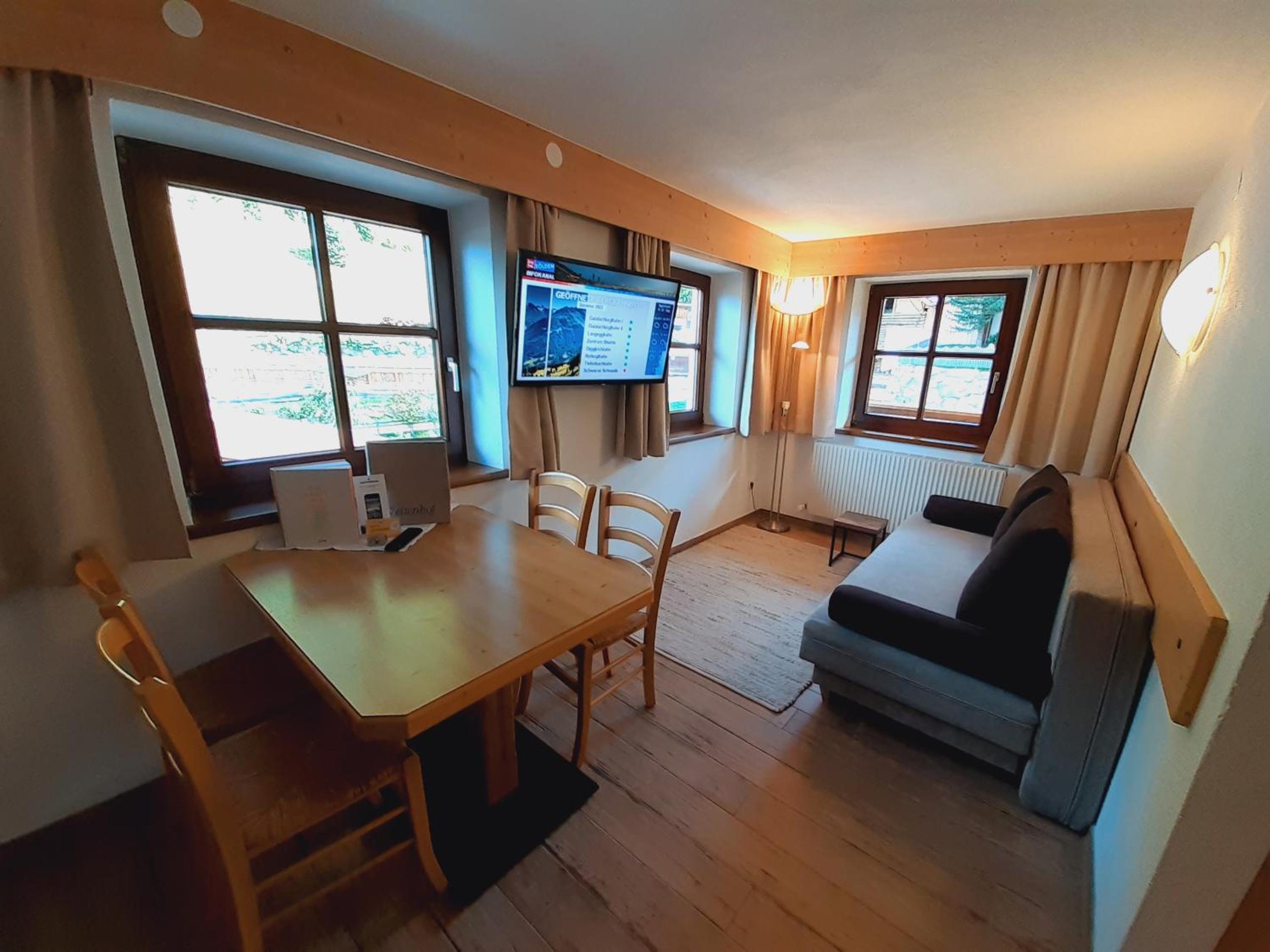 One-Bedroom Apartment with Balcony photo 2