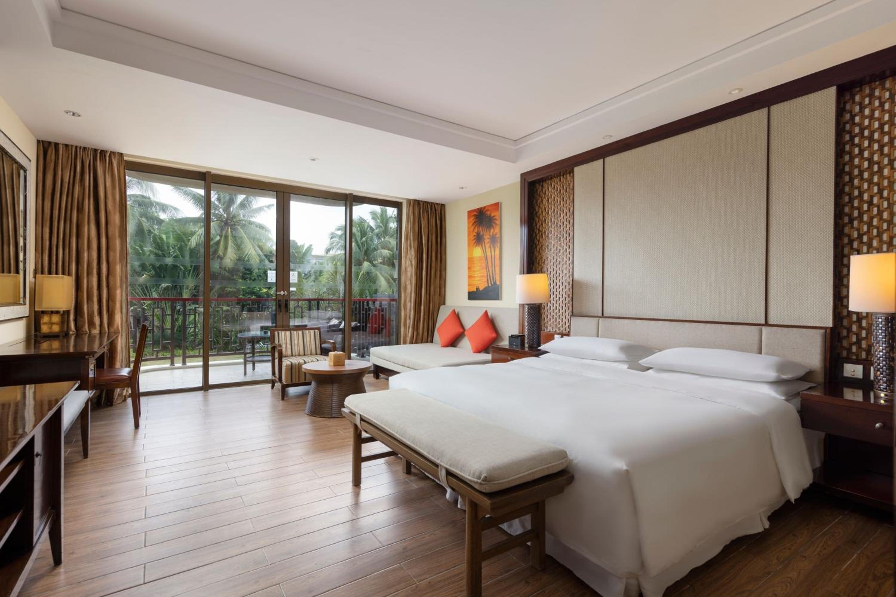 Guest room, 1 King, Garden view, Ground floor, Balcony