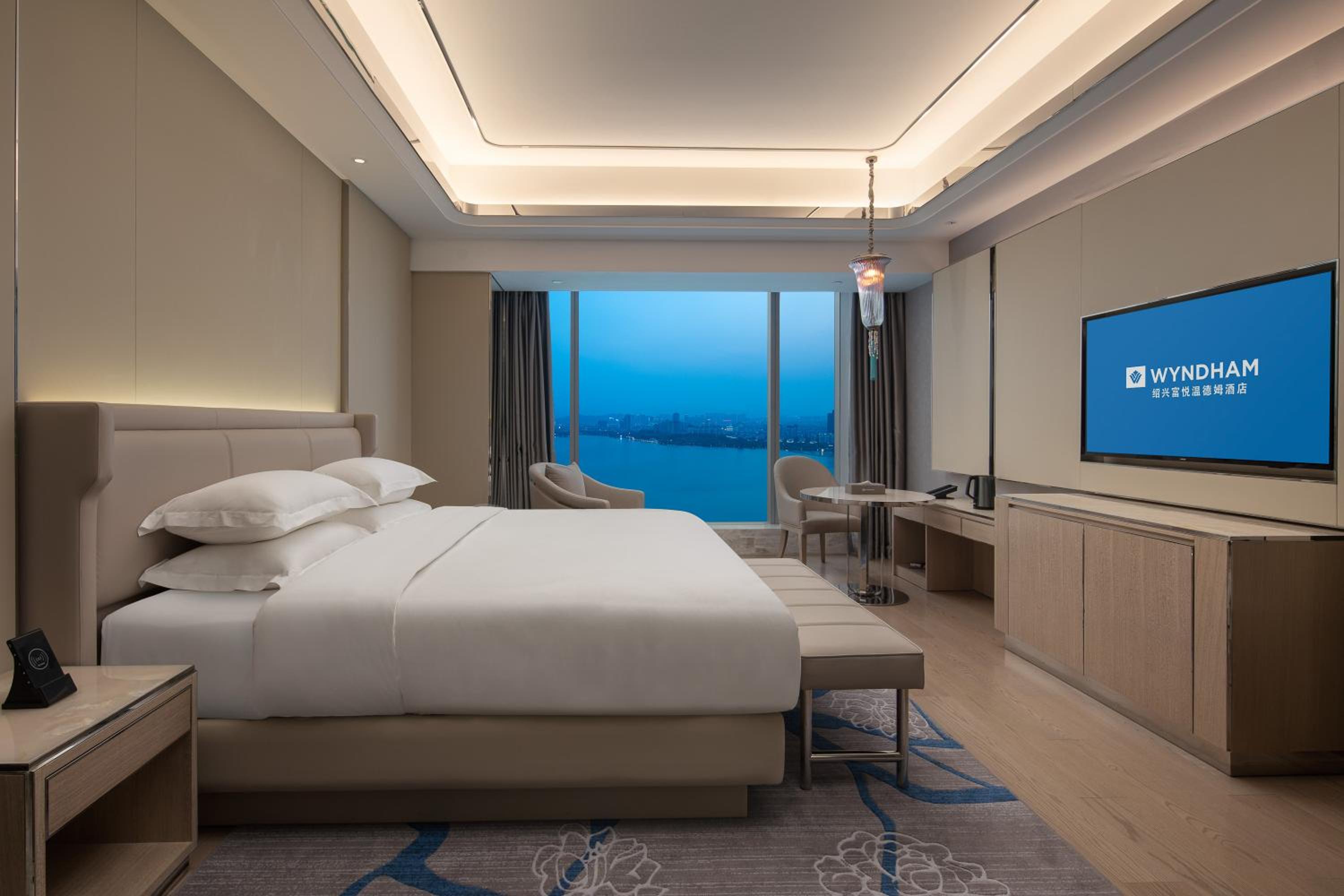 Executive King Room with Full Lake View