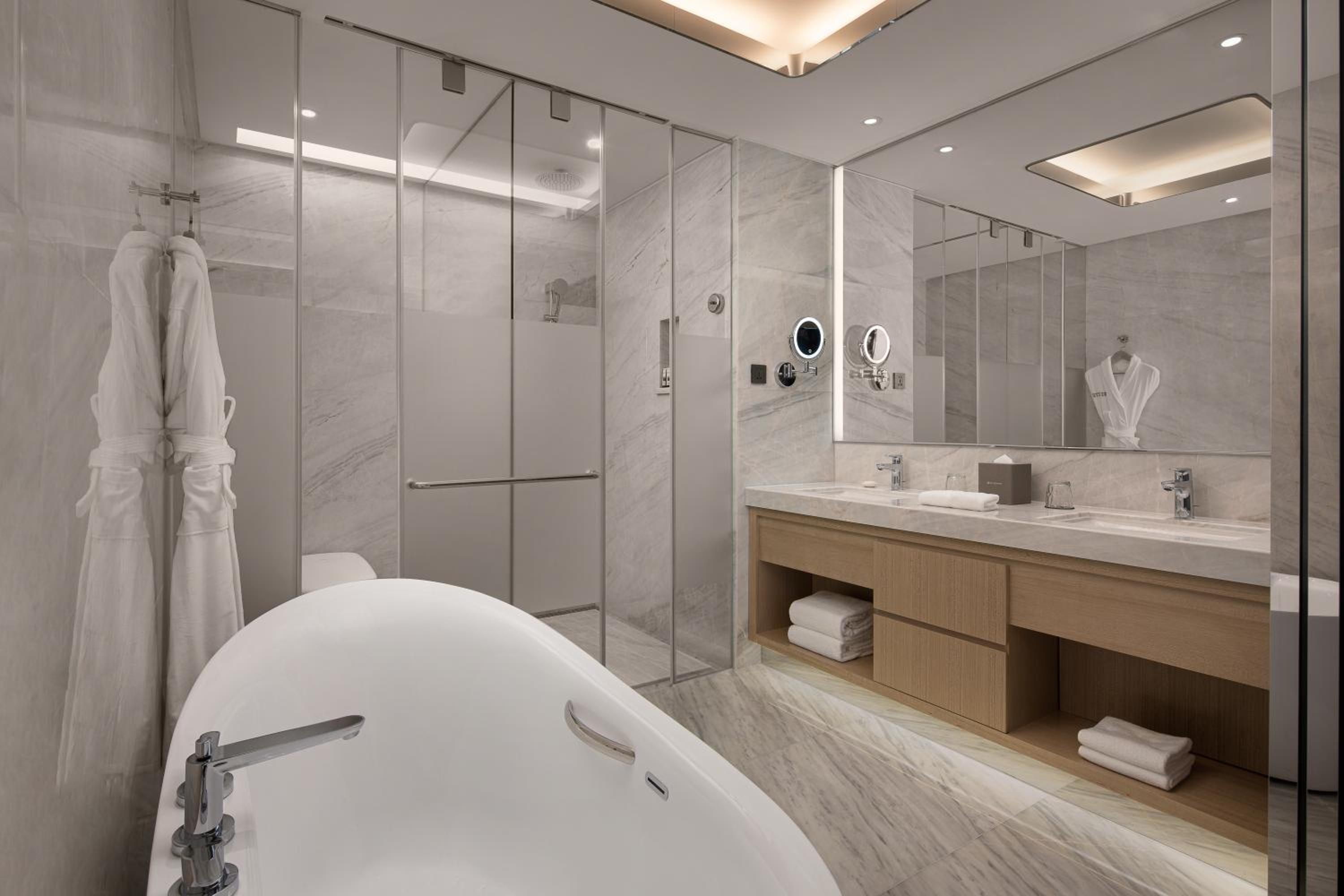 Executive King Room with Full Lake View photo 3