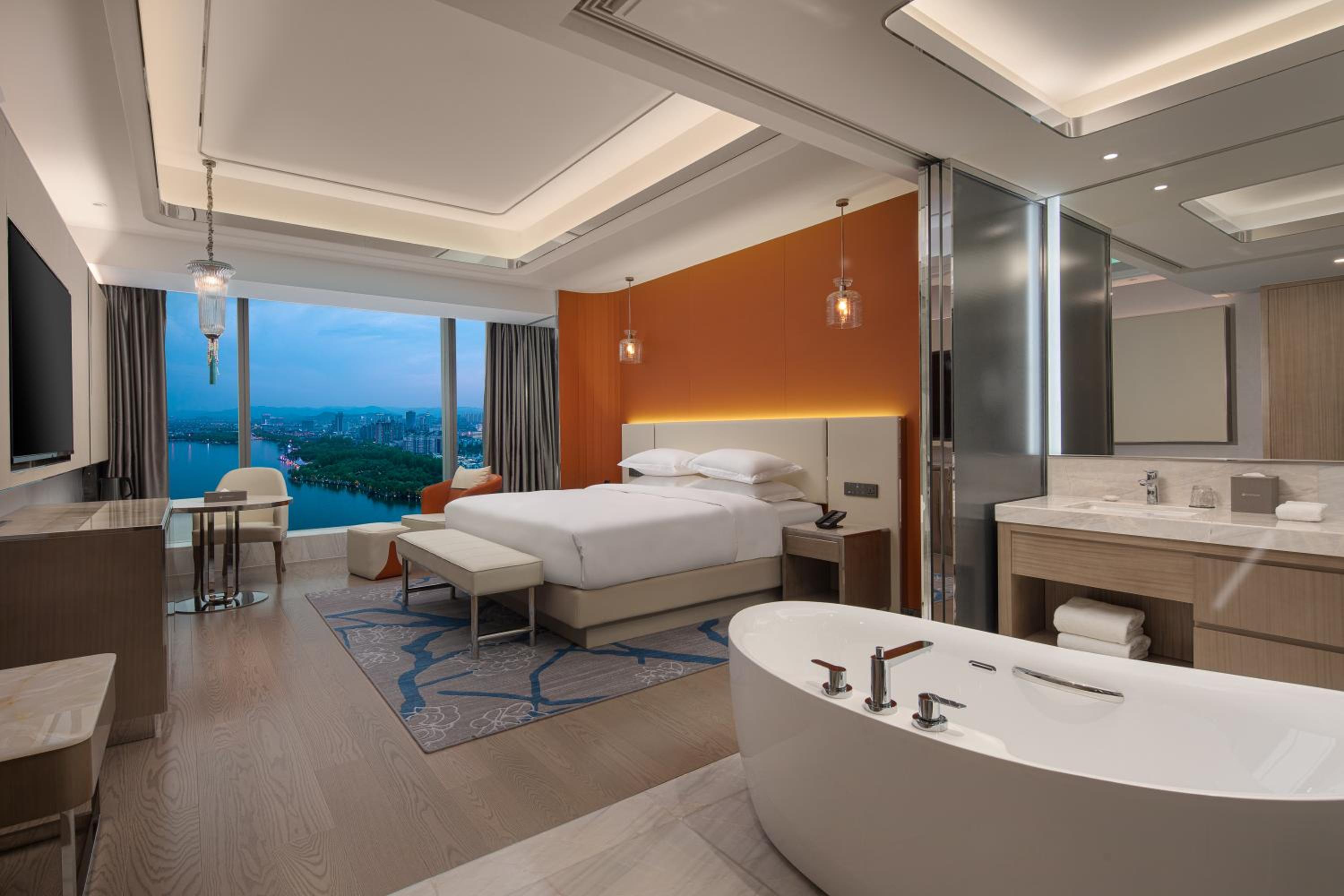 Premier King Room photo 3