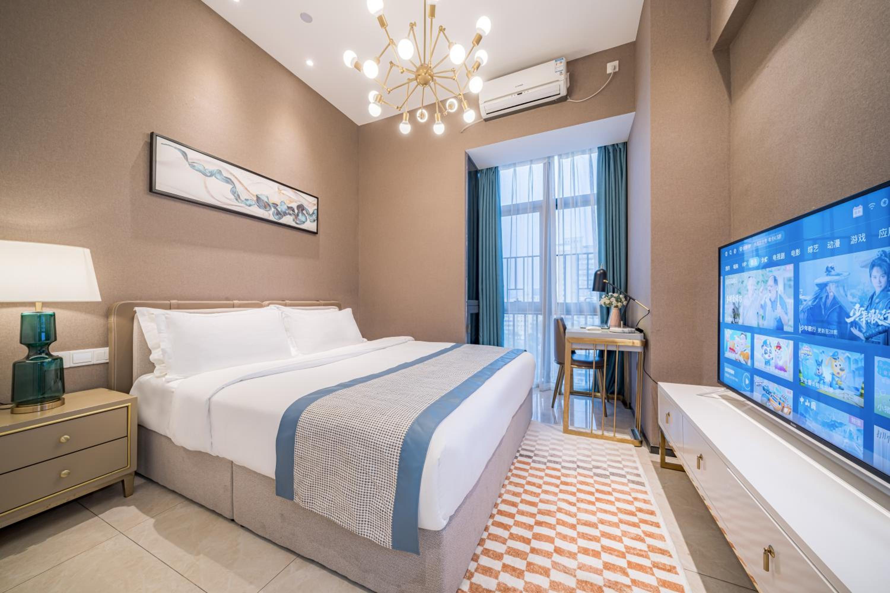 Deluxe Executive King Room (Washing Machine + Refrigerator) photo 1