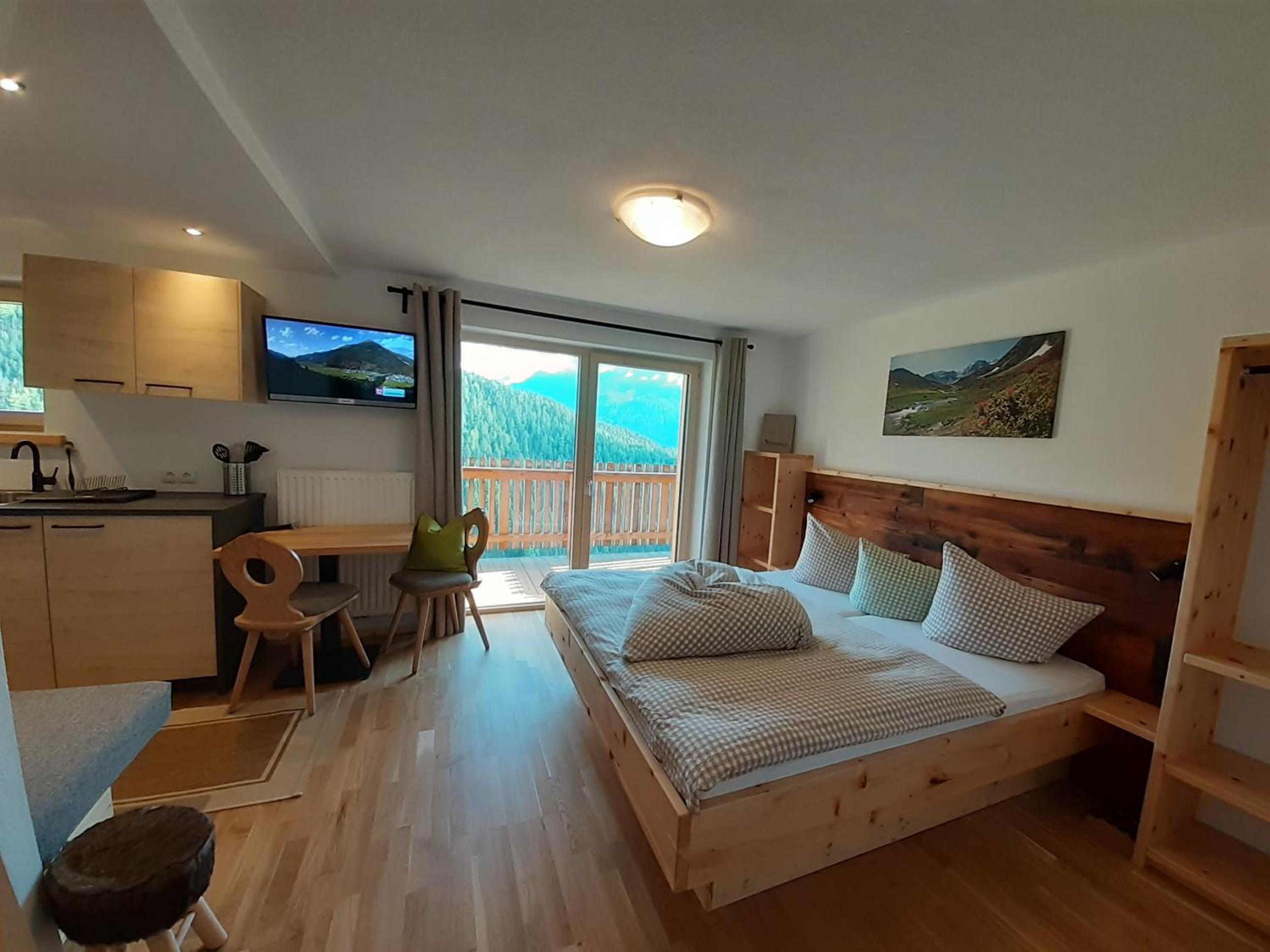 Studio with Balcony photo 1