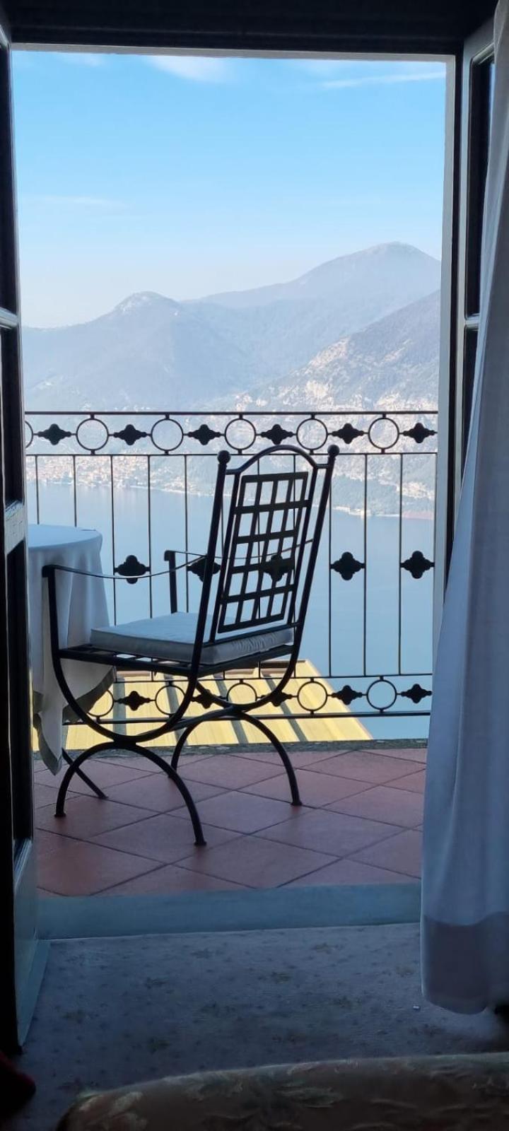 Double Room with Lake View - Photo 1