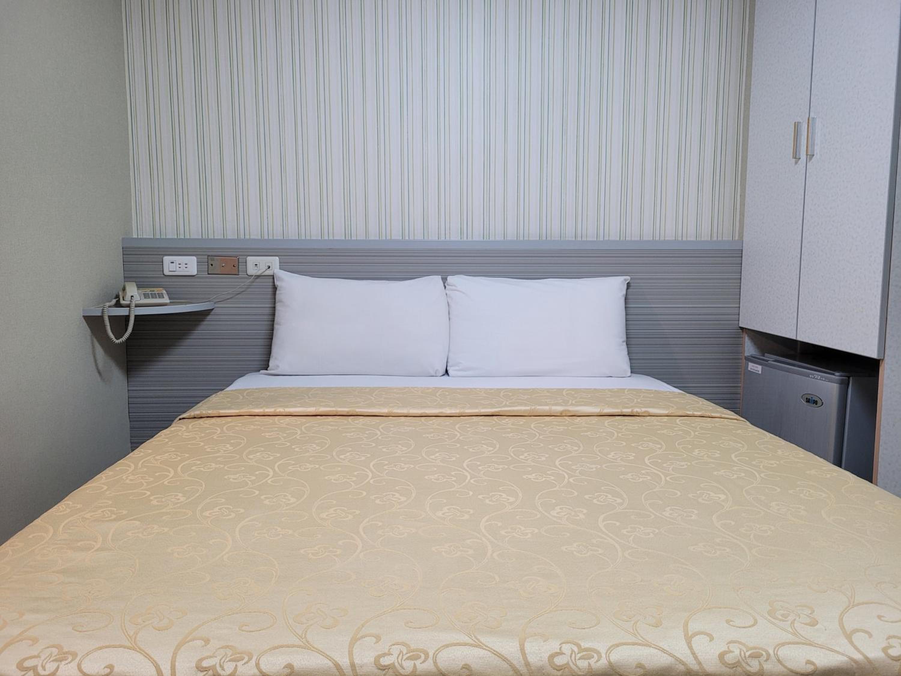 Economy Double Room photo 2