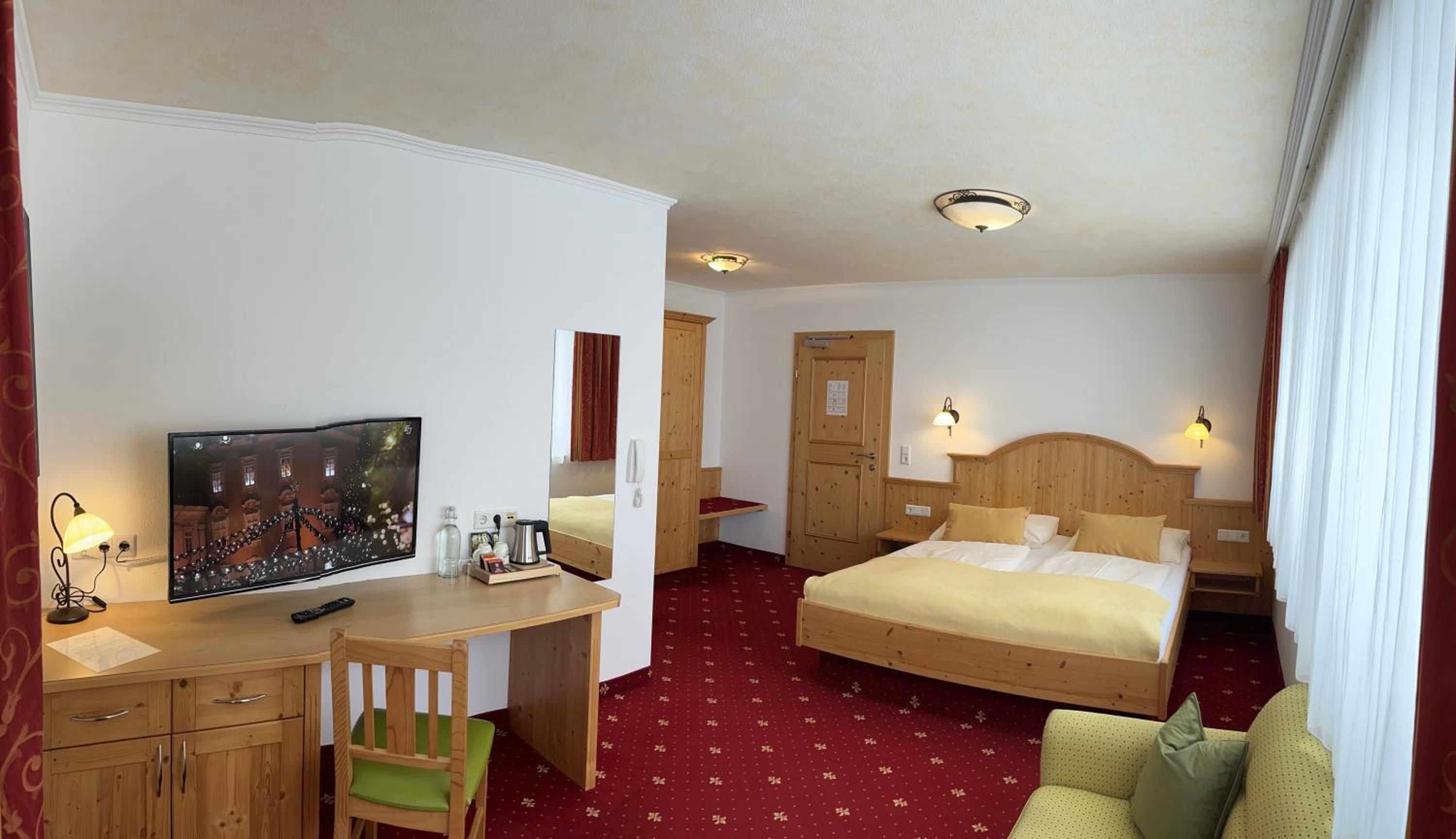 Double or Twin Room with Balcony photo 3