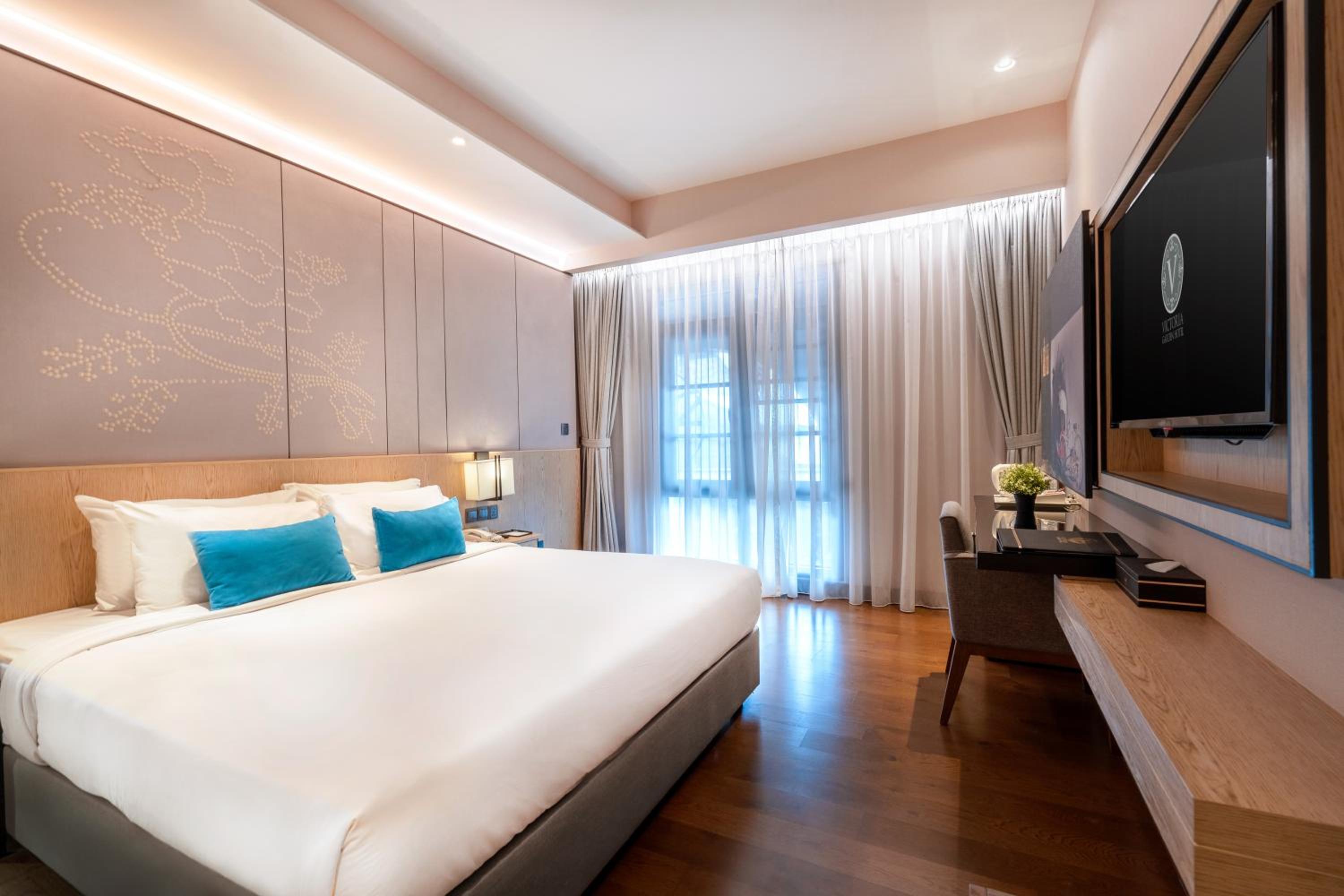 Deluxe King Room photo 2