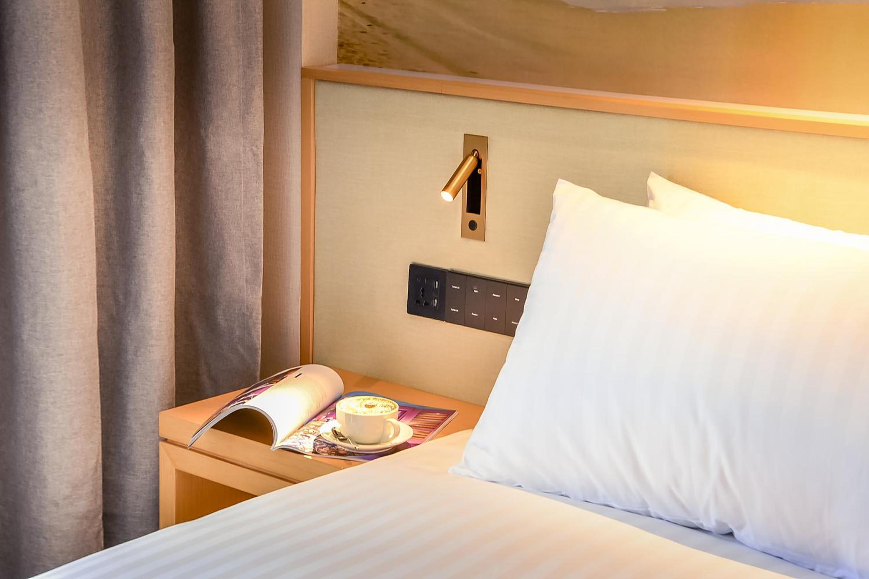 Twin Room with Terrace thumbnail 5