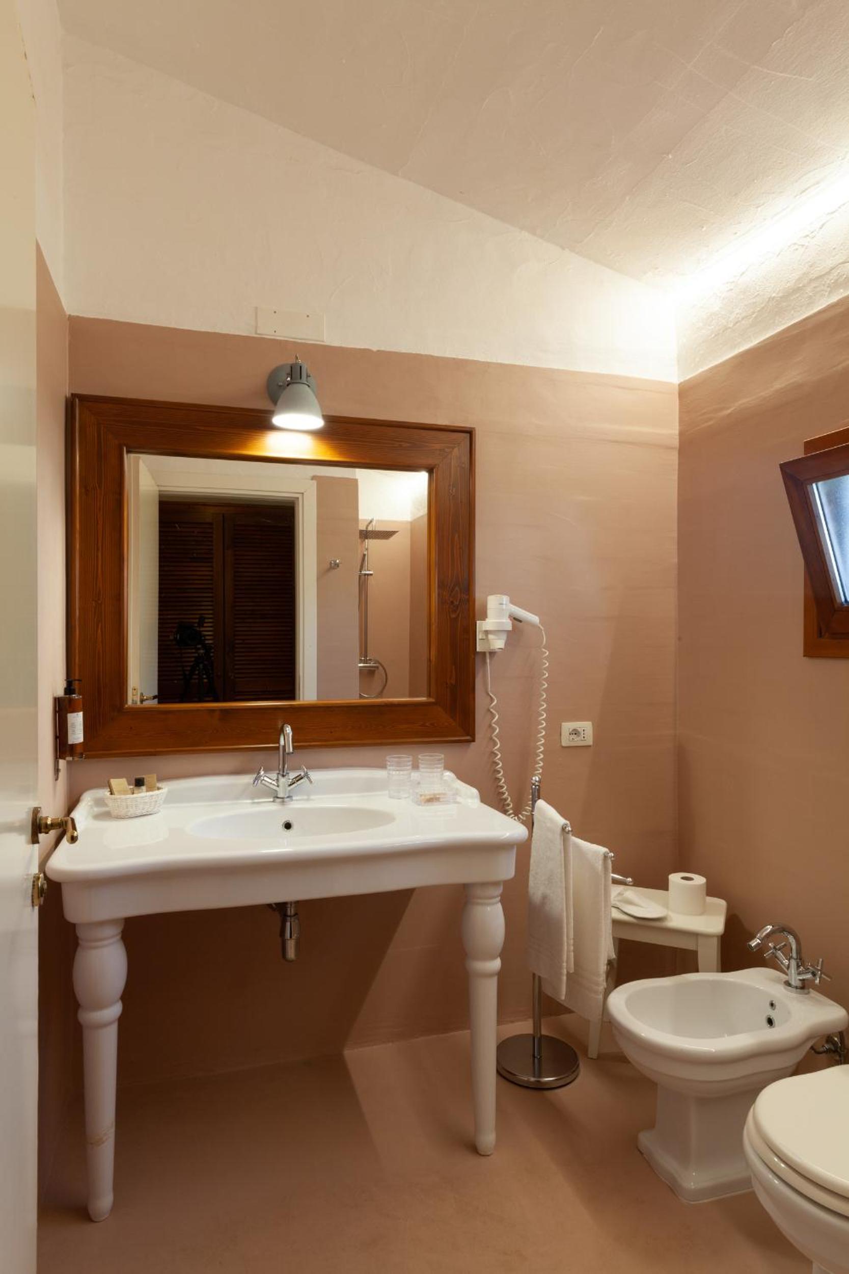 Double Room - Photo 10