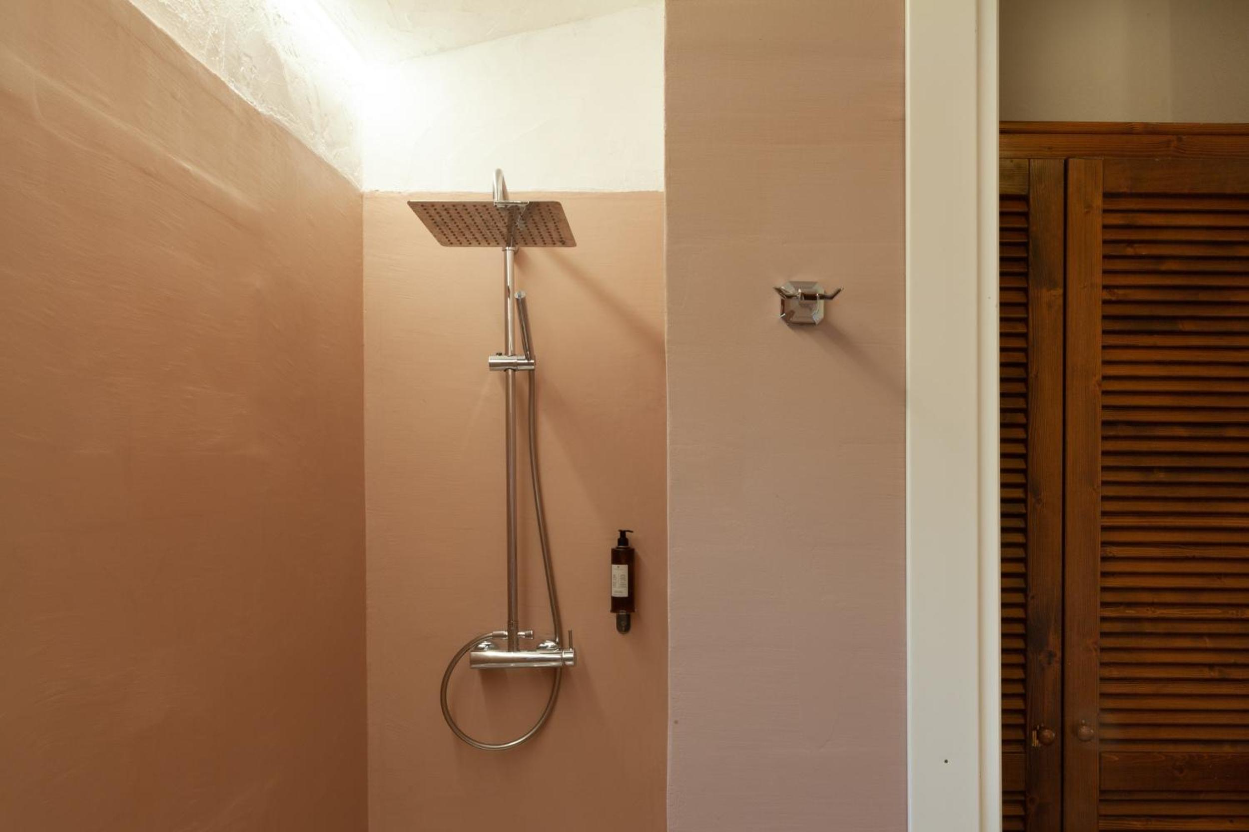 Double Room - Photo 11
