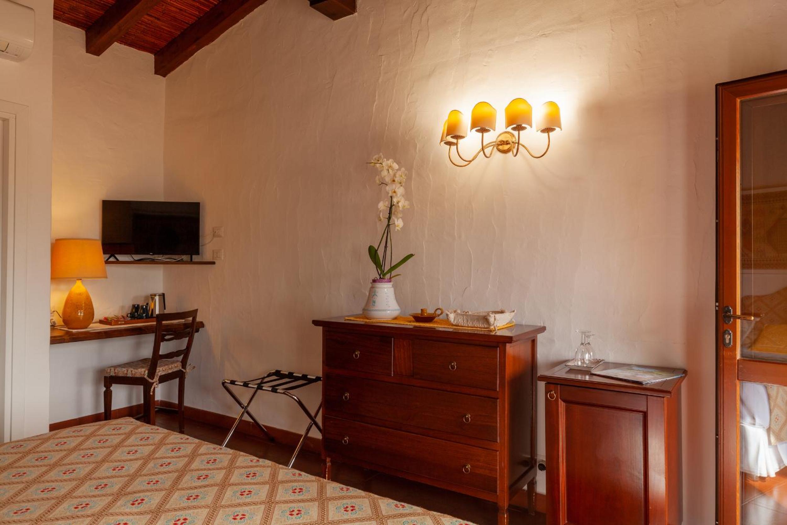 Double Room - Photo 3