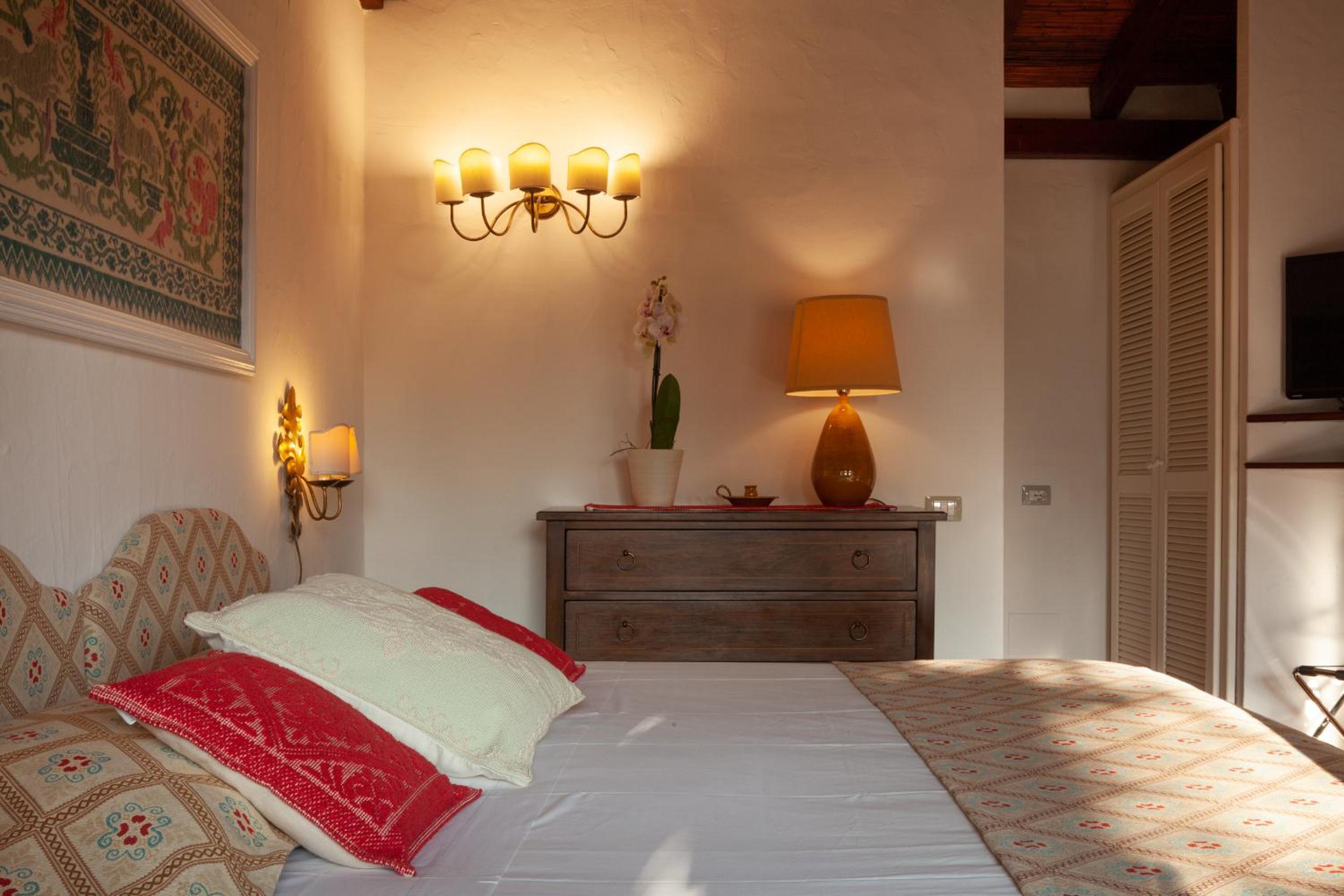 Deluxe Double Room - Photo 9